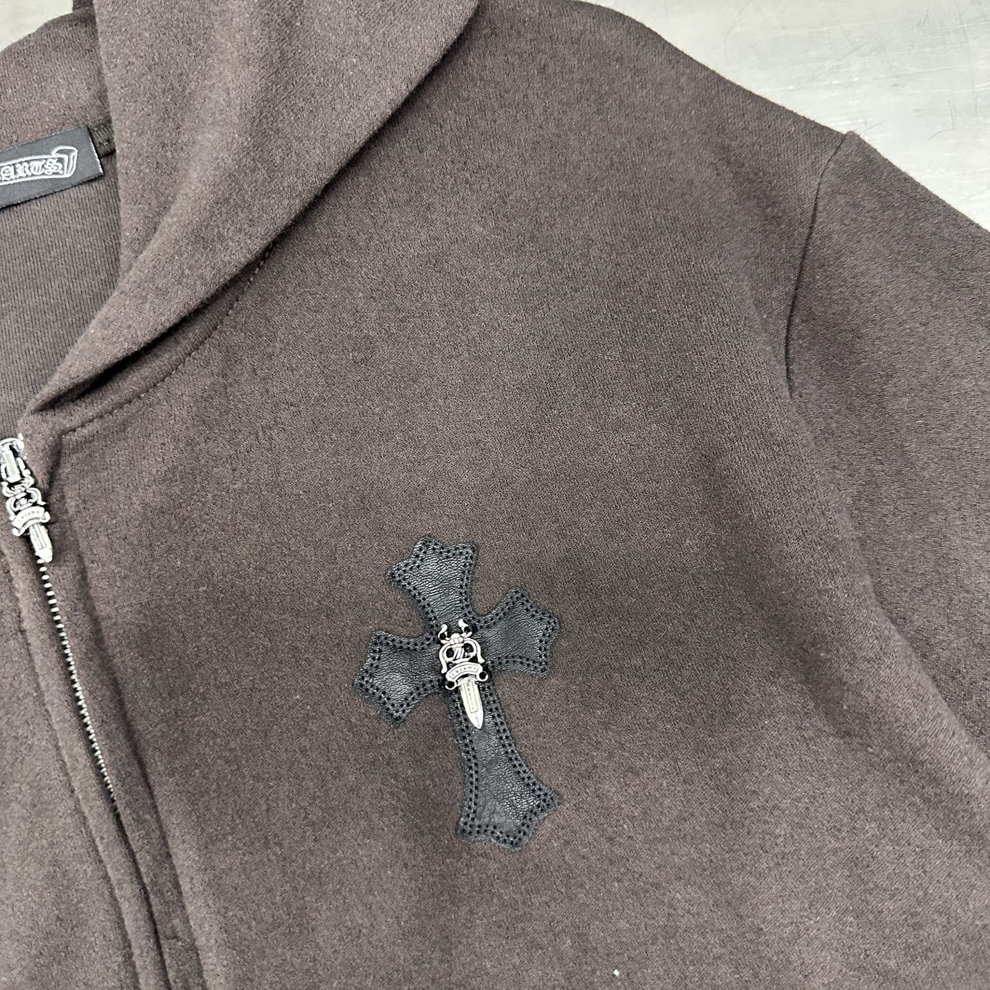 🆕克罗心 ｜ 新款开衫卫衣，成衣洗水喷色工艺加手工刺绣十字标，尺码sml