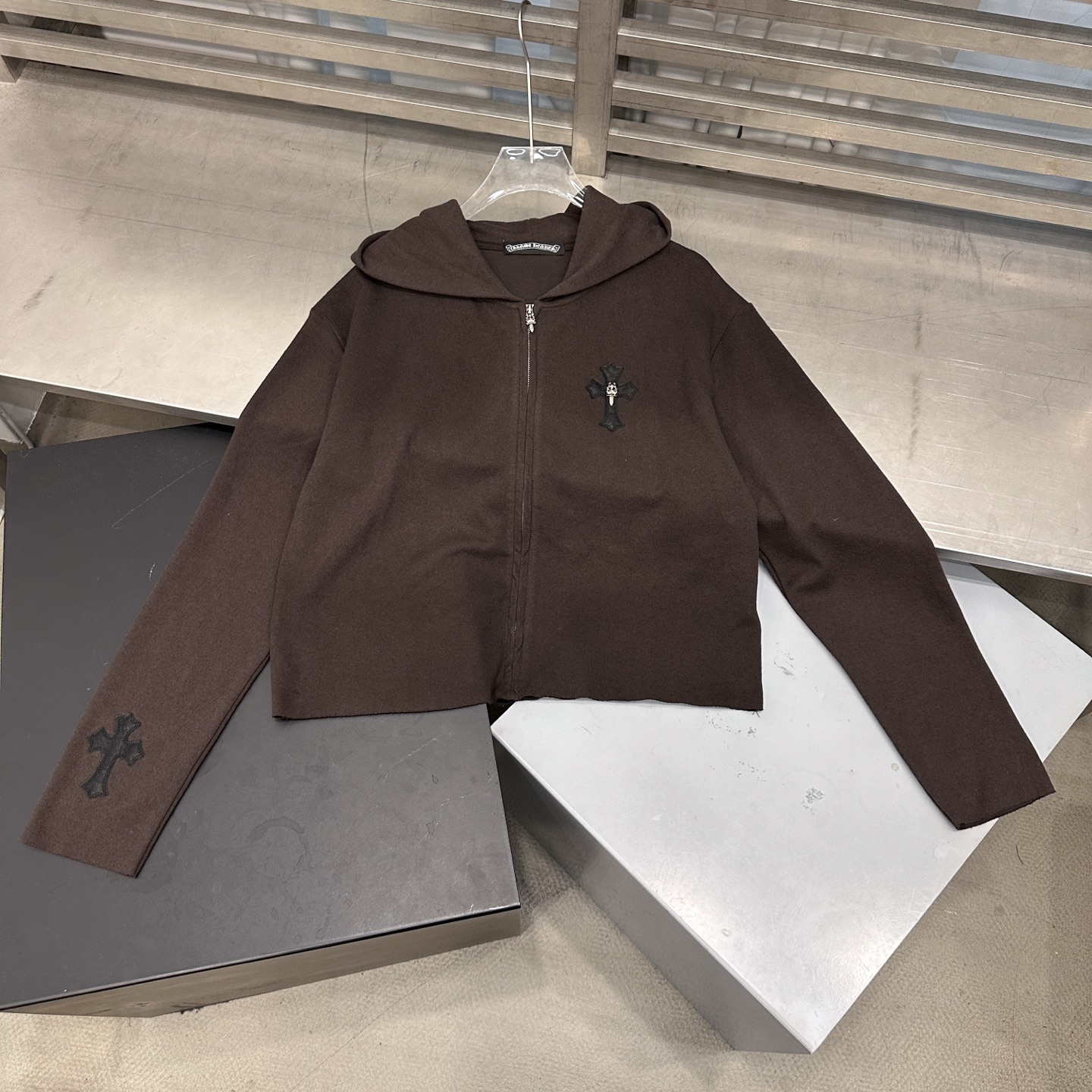 🆕克罗心 ｜ 新款开衫卫衣，成衣洗水喷色工艺加手工刺绣十字标，尺码sml