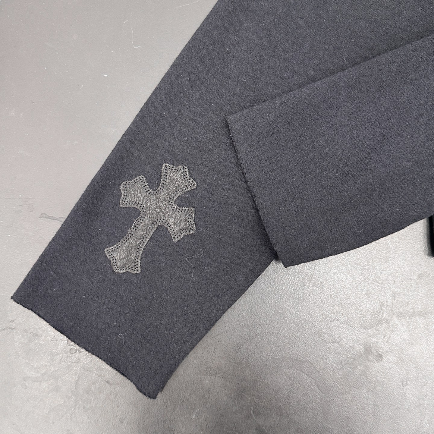 🆕克罗心 ｜ 新款开衫卫衣，成衣洗水喷色工艺加手工刺绣十字标，尺码sml