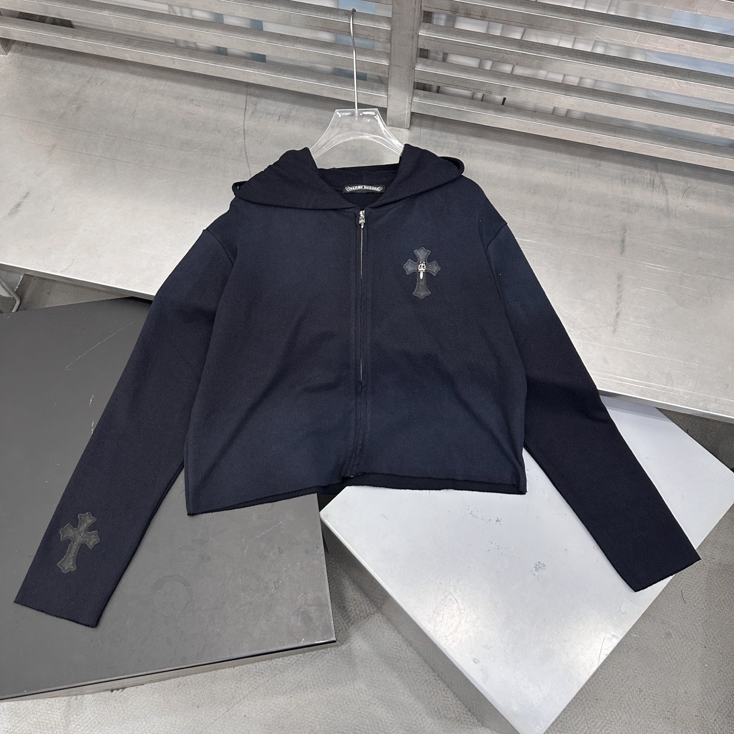 🆕克罗心 ｜ 新款开衫卫衣，成衣洗水喷色工艺加手工刺绣十字标，尺码sml