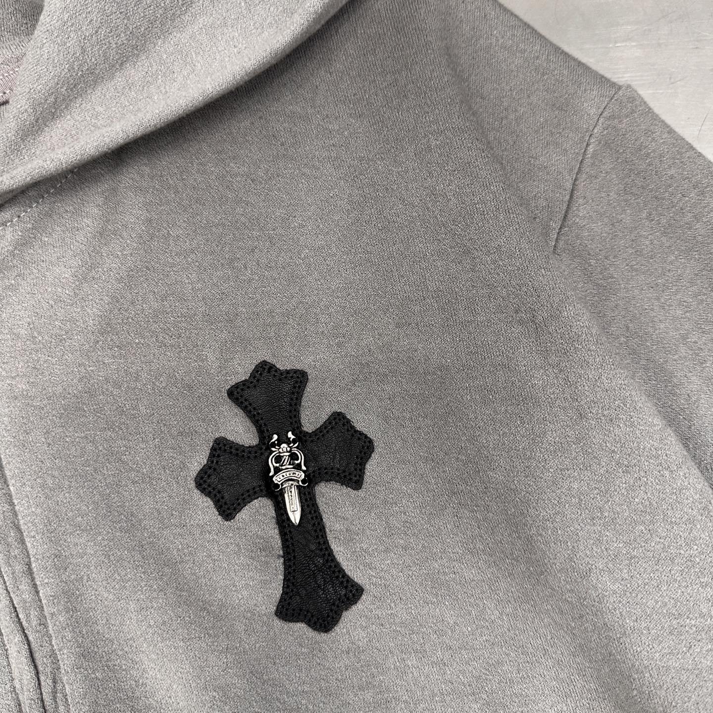 🆕克罗心 ｜ 新款开衫卫衣，成衣洗水喷色工艺加手工刺绣十字标，尺码sml