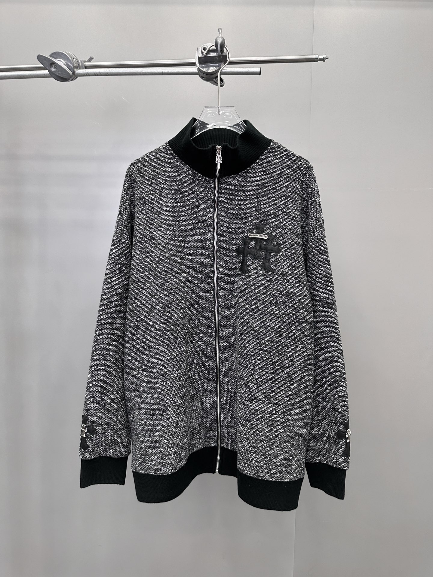 🆕克罗心 ｜ 新款开衫，经典手工刺绣金属十字标，混纺休闲面料，男女同款，尺码sml