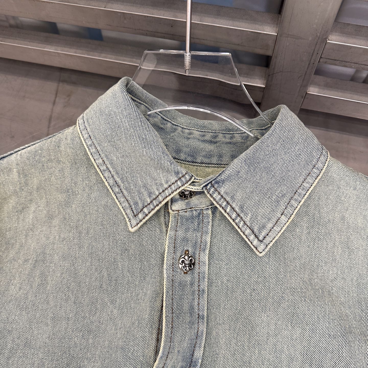 🆕克罗心 ｜ 新款牛仔衬衣，成衣洗水炒色工艺加多处印花，男女同款，尺码sml