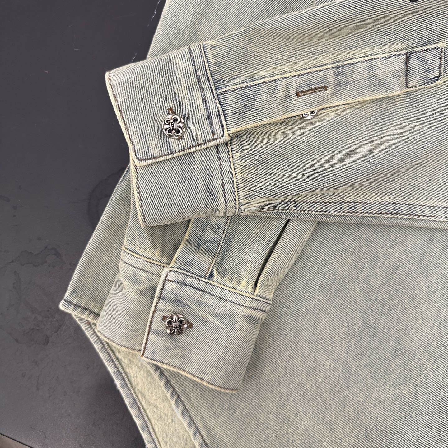 🆕克罗心 ｜ 新款牛仔衬衣，成衣洗水炒色工艺加多处印花，男女同款，尺码sml