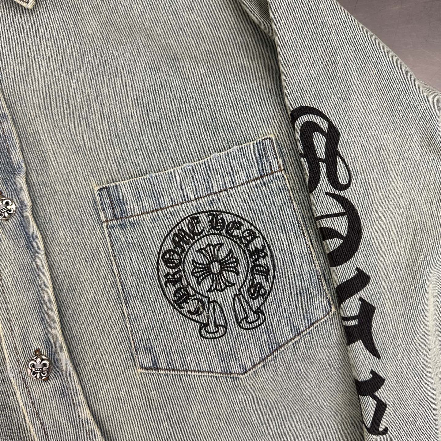 🆕克罗心 ｜ 新款牛仔衬衣，成衣洗水炒色工艺加多处印花，男女同款，尺码sml