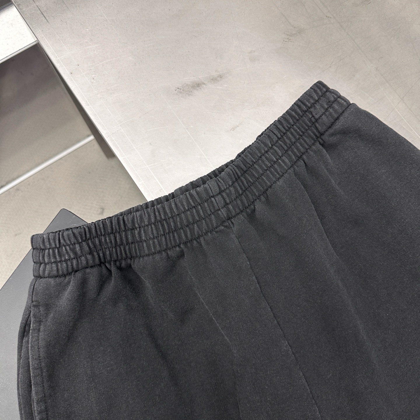 🆕巴黎 ｜ 新款卫裤，成衣洗水炒色工艺加经典刺绣标，男女同款，尺码sml