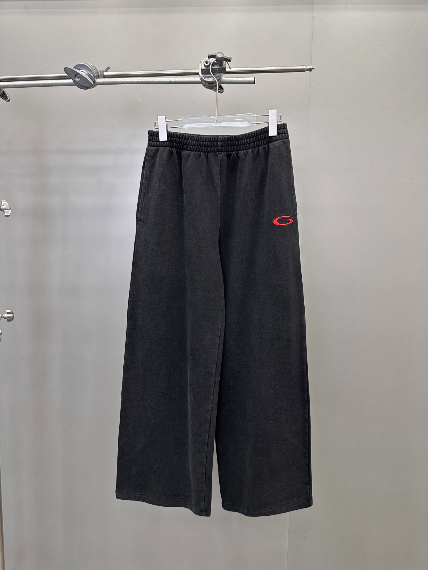 🆕巴黎 ｜ 新款卫裤，成衣洗水炒色工艺加经典刺绣标，男女同款，尺码sml