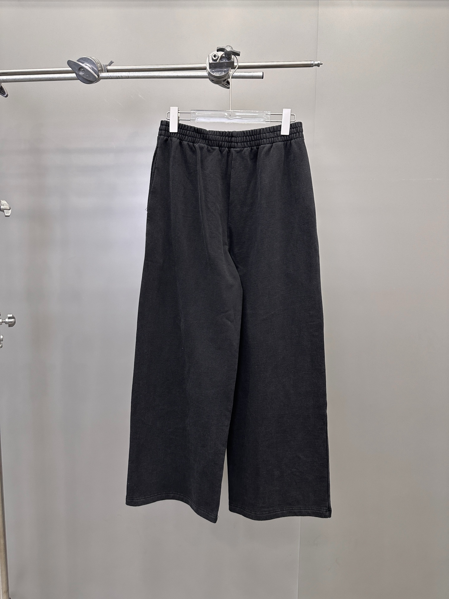 🆕巴黎 ｜ 新款卫裤，成衣洗水炒色工艺加经典刺绣标，男女同款，尺码sml