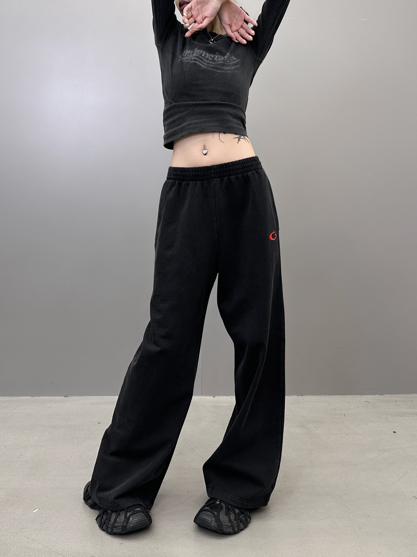 🆕巴黎 ｜ 新款卫裤，成衣洗水炒色工艺加经典刺绣标，男女同款，尺码sml