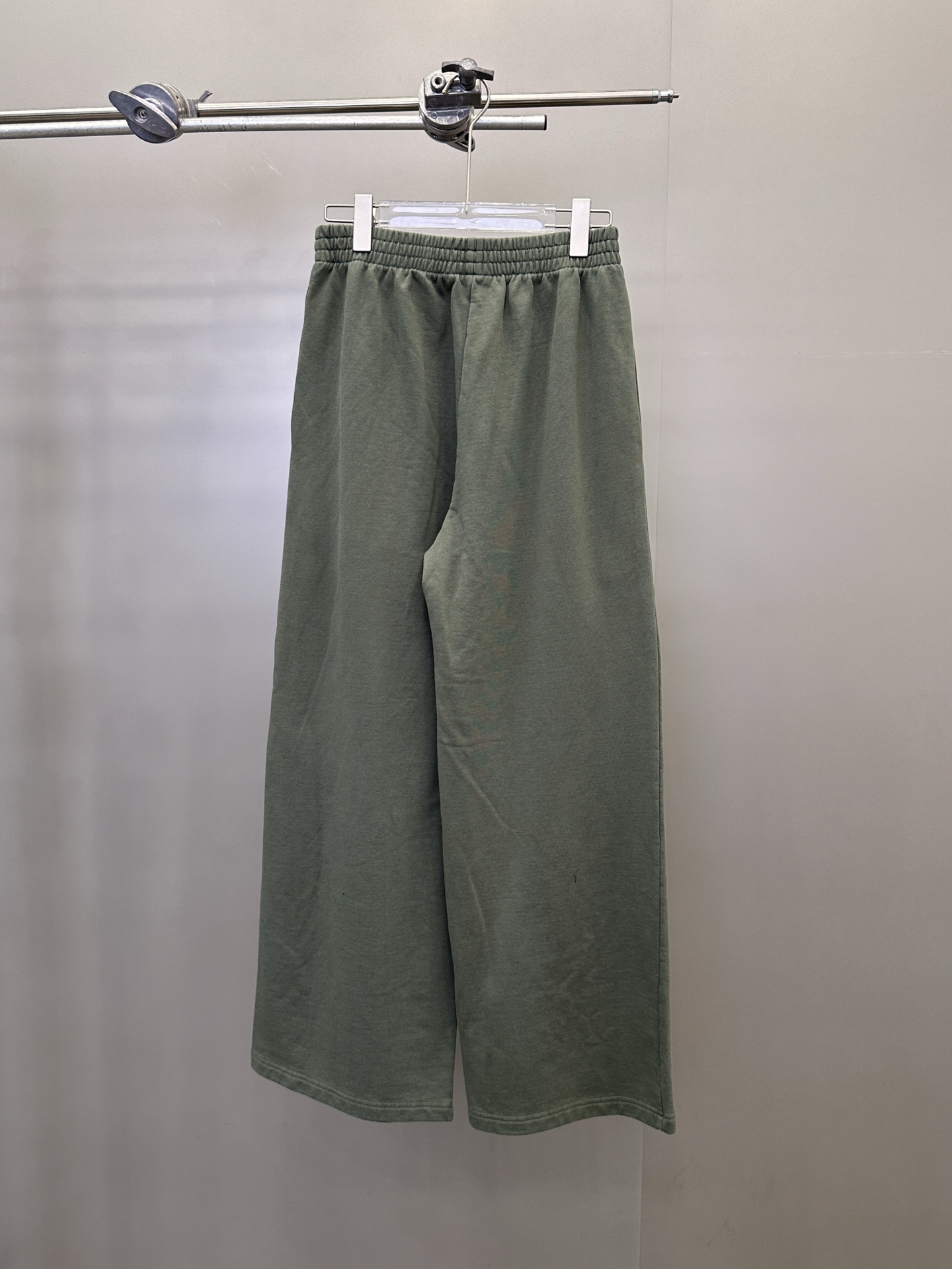 🆕巴黎 ｜ 新款卫裤，成衣洗水炒色工艺加经典刺绣标，男女同款，尺码sml