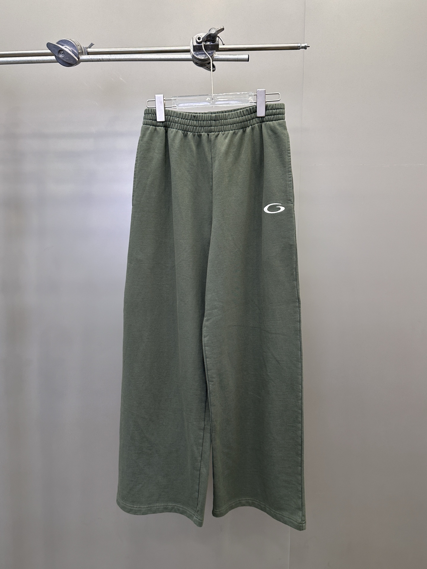 🆕巴黎 ｜ 新款卫裤，成衣洗水炒色工艺加经典刺绣标，男女同款，尺码sml