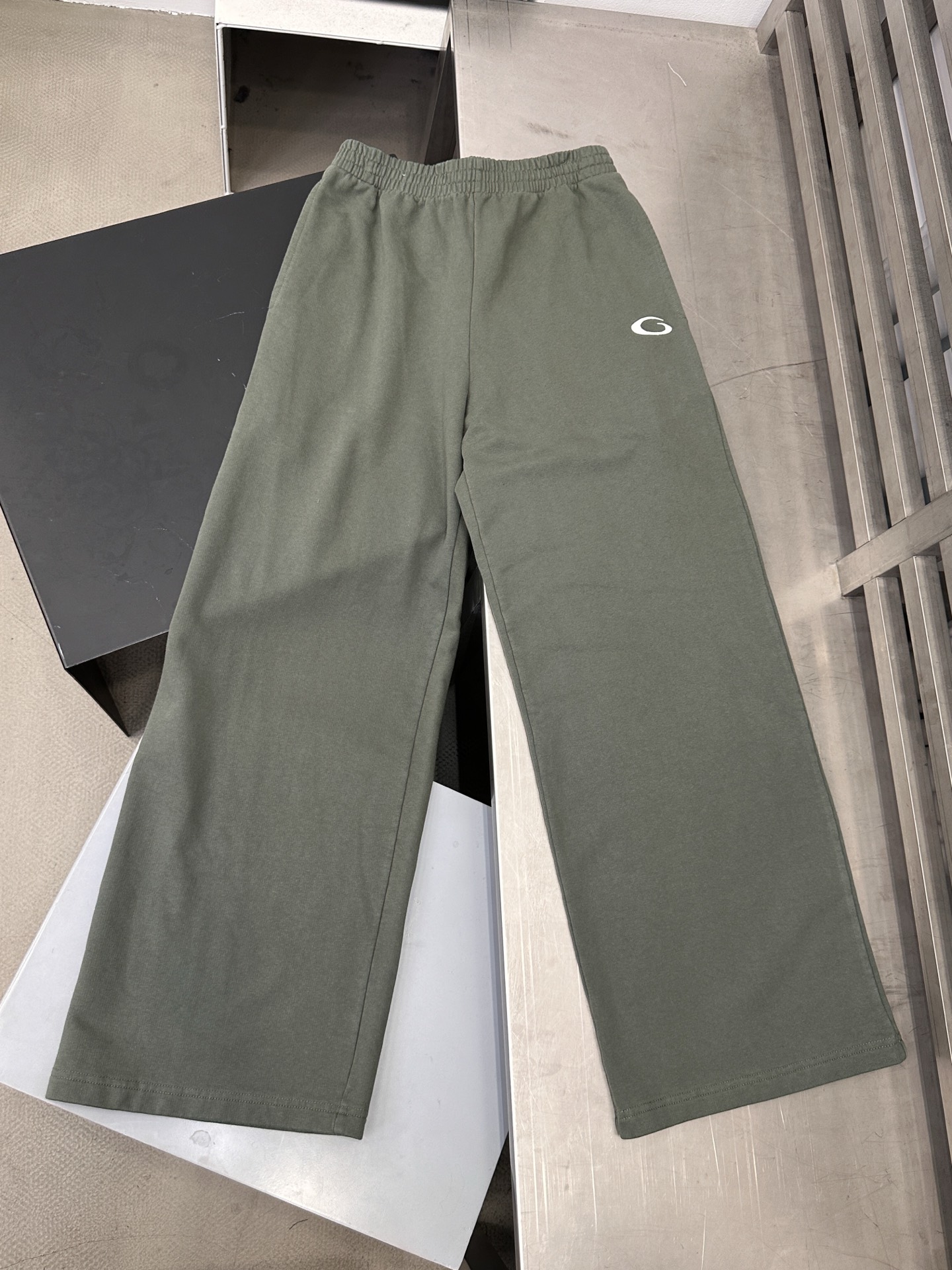 🆕巴黎 ｜ 新款卫裤，成衣洗水炒色工艺加经典刺绣标，男女同款，尺码sml