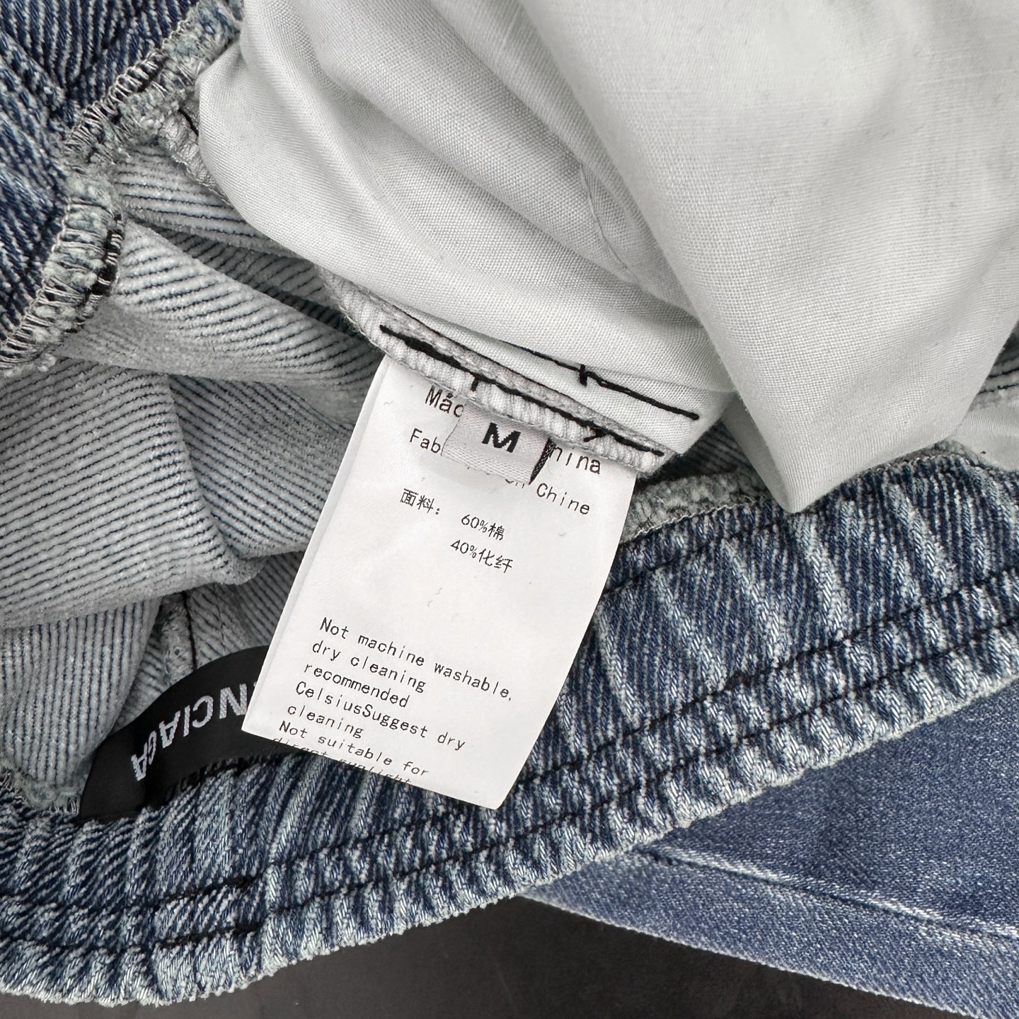 巴黎 ｜ 新款牛仔裤，成衣洗水炒色工艺加经典刺绣标，特殊抓绒牛仔布，男女同款，尺码sml