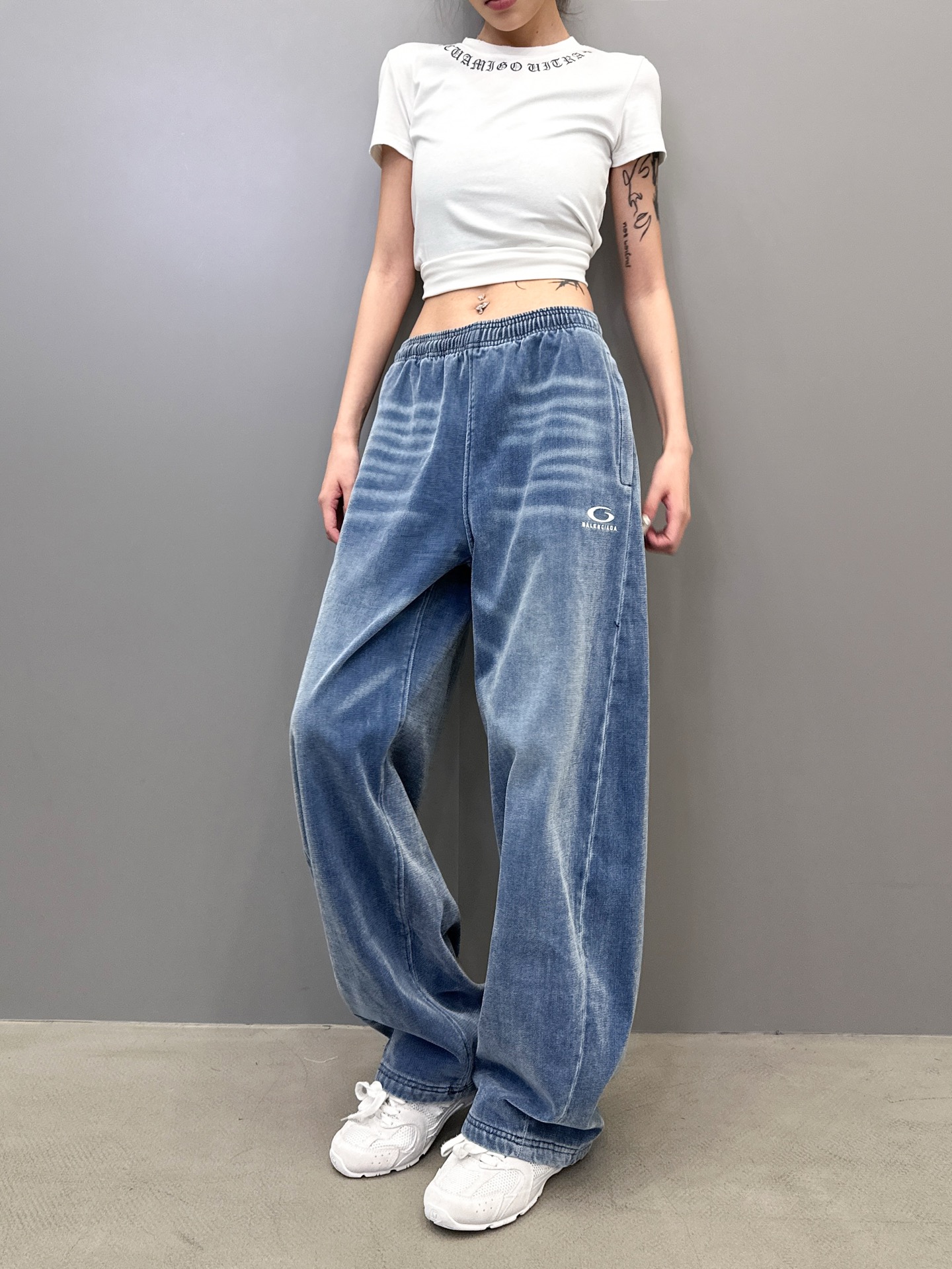 巴黎 ｜ 新款牛仔裤，成衣洗水炒色工艺加经典刺绣标，特殊抓绒牛仔布，男女同款，尺码sml