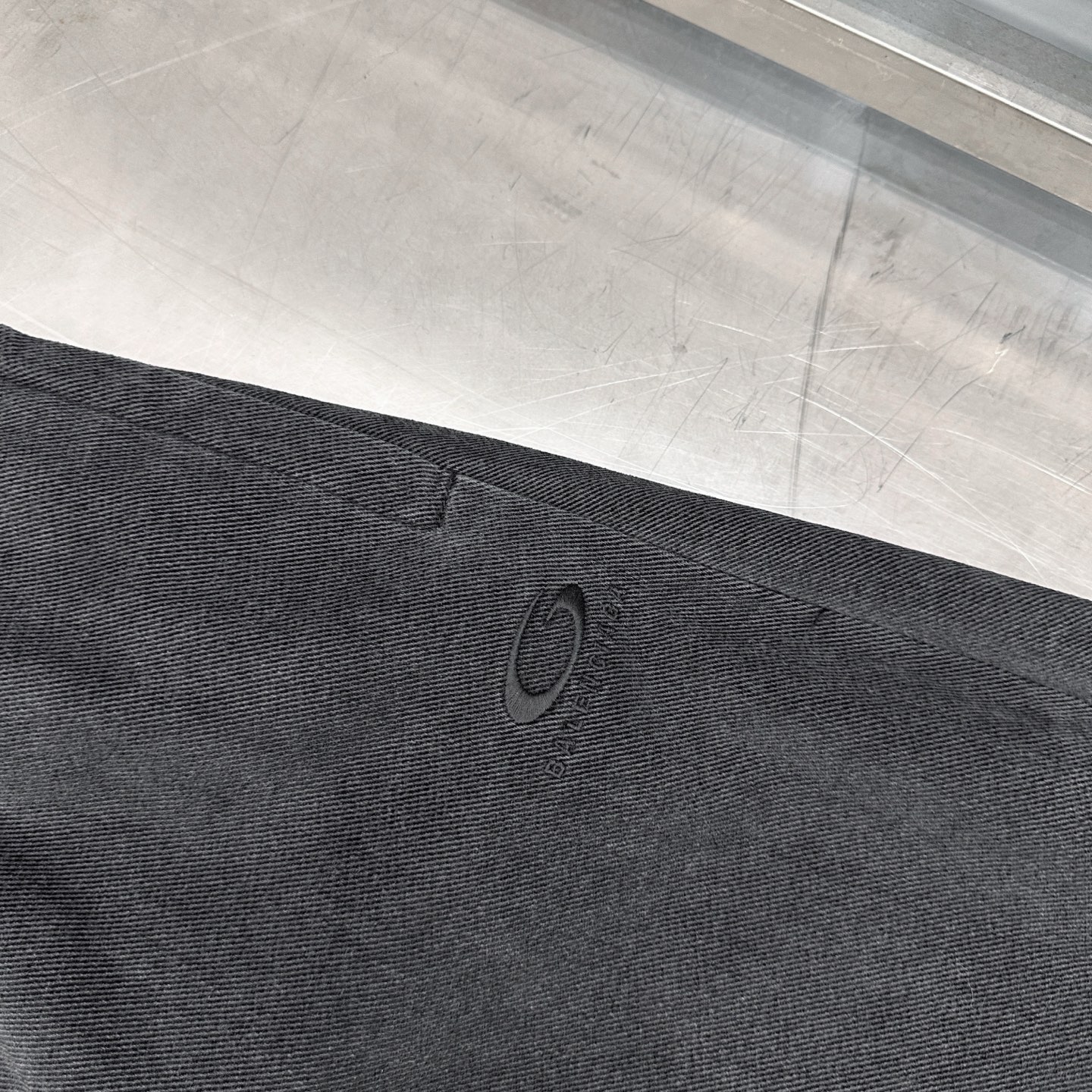 巴黎 ｜ 新款牛仔裤，成衣洗水炒色工艺加经典刺绣标，特殊抓绒牛仔布，男女同款，尺码sml