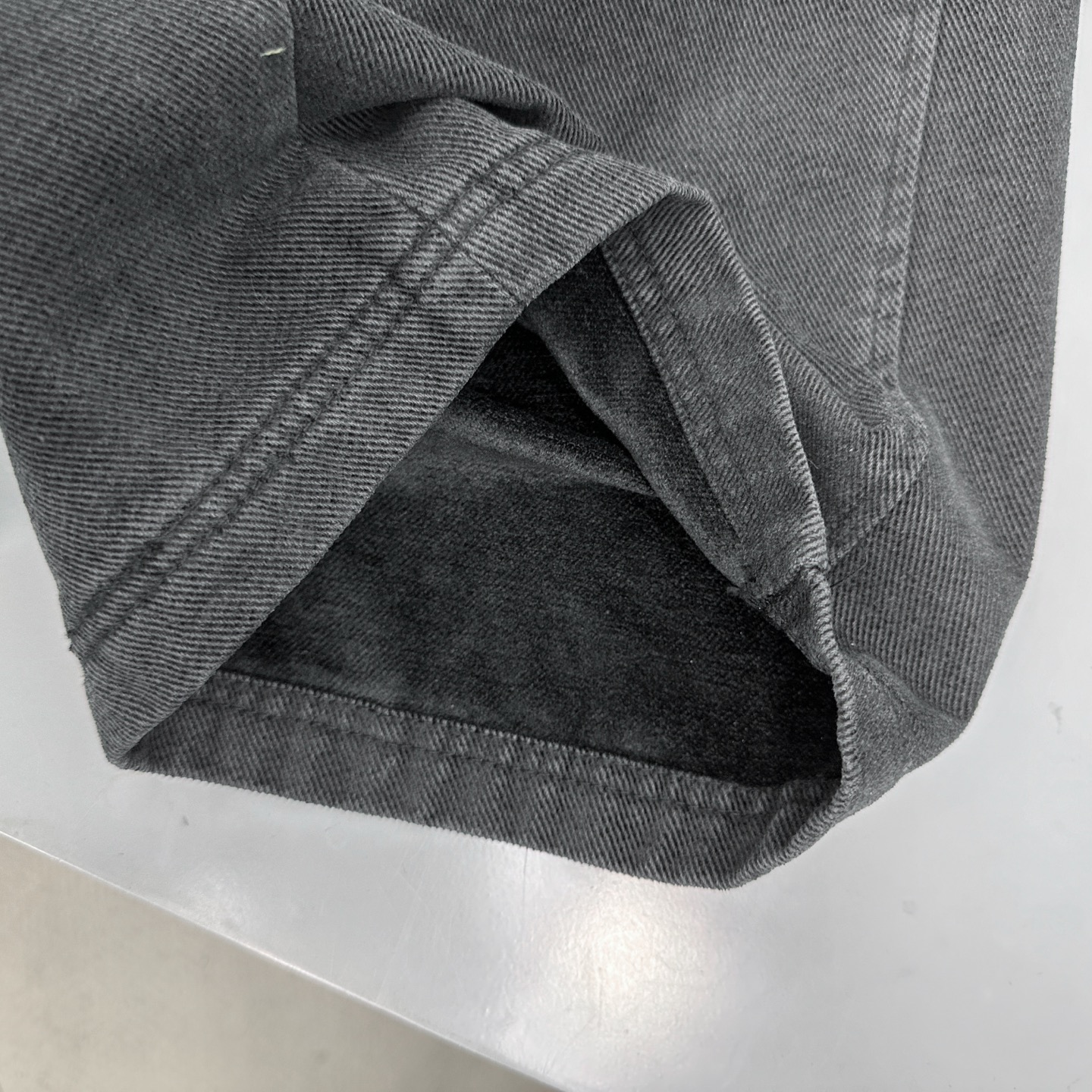 巴黎 ｜ 新款牛仔裤，成衣洗水炒色工艺加经典刺绣标，特殊抓绒牛仔布，男女同款，尺码sml