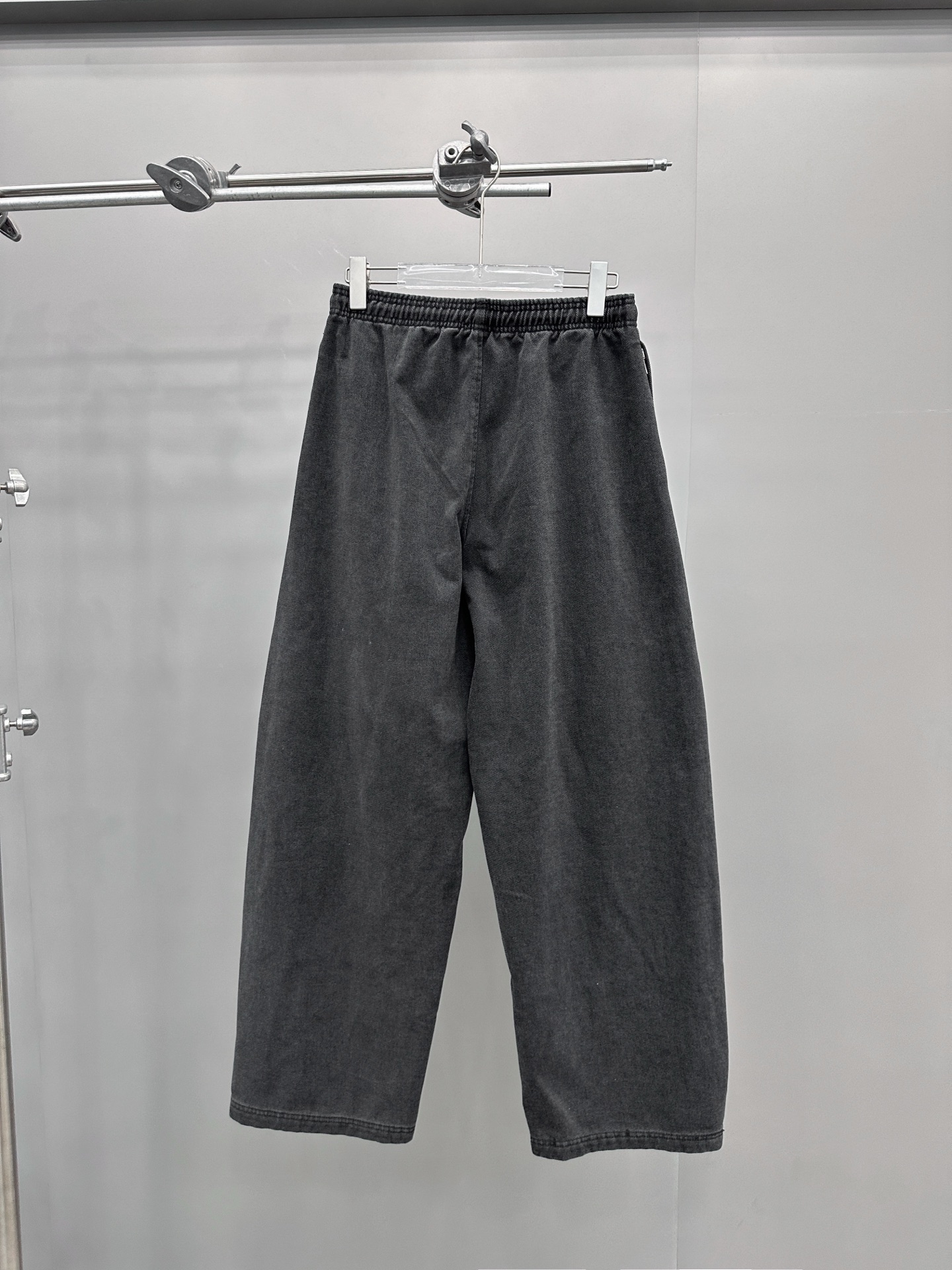 巴黎 ｜ 新款牛仔裤，成衣洗水炒色工艺加经典刺绣标，特殊抓绒牛仔布，男女同款，尺码sml