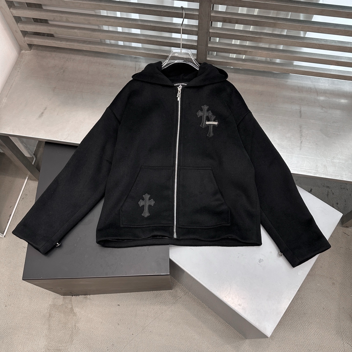 克罗心 ｜ 新款休闲上衣，经典手工刺绣十字标，50%羊毛混纺面料，男女同款，尺码sml