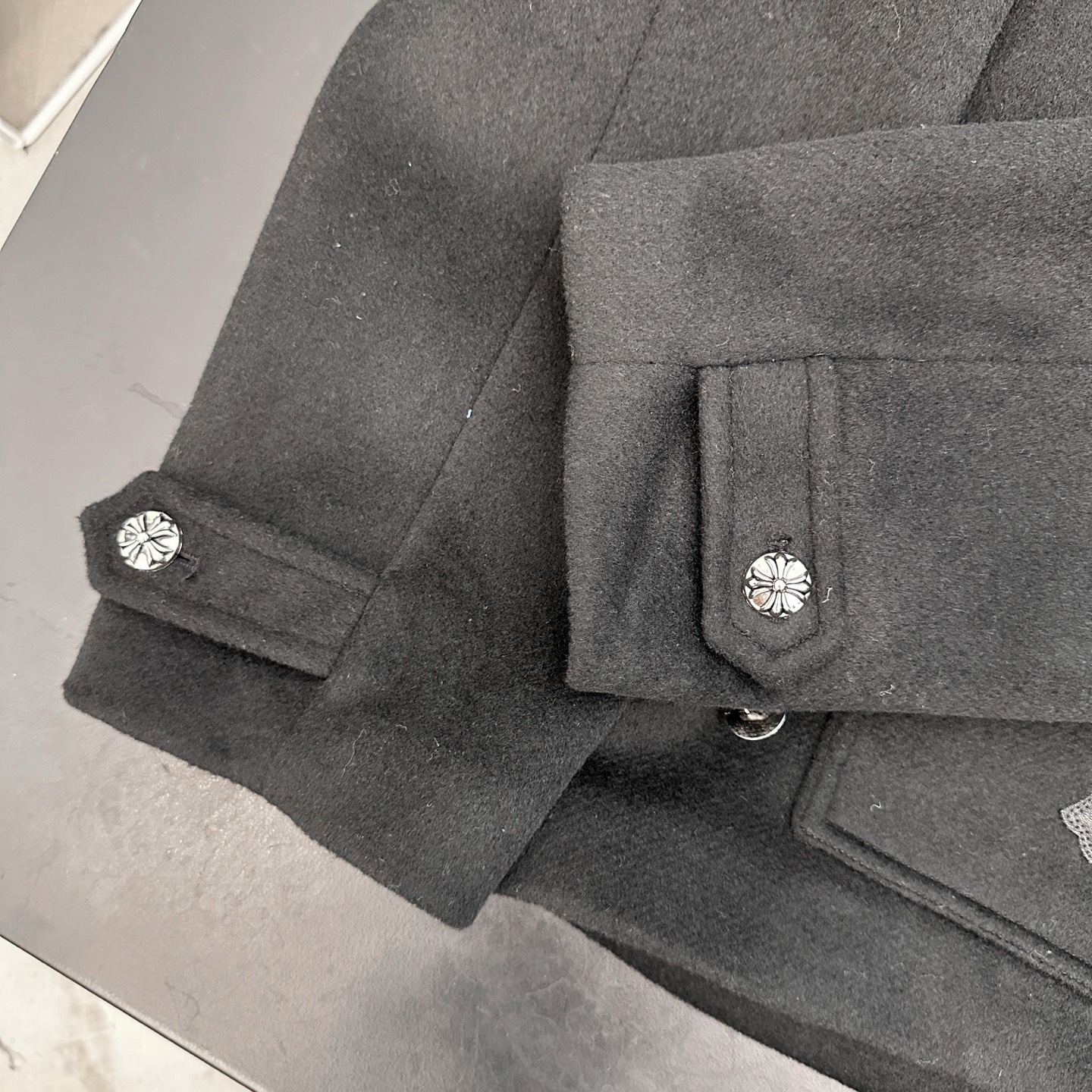 克罗心 ｜ 新款休闲上衣，经典手工刺绣十字标，50%羊毛混纺面料，男女同款，尺码sml