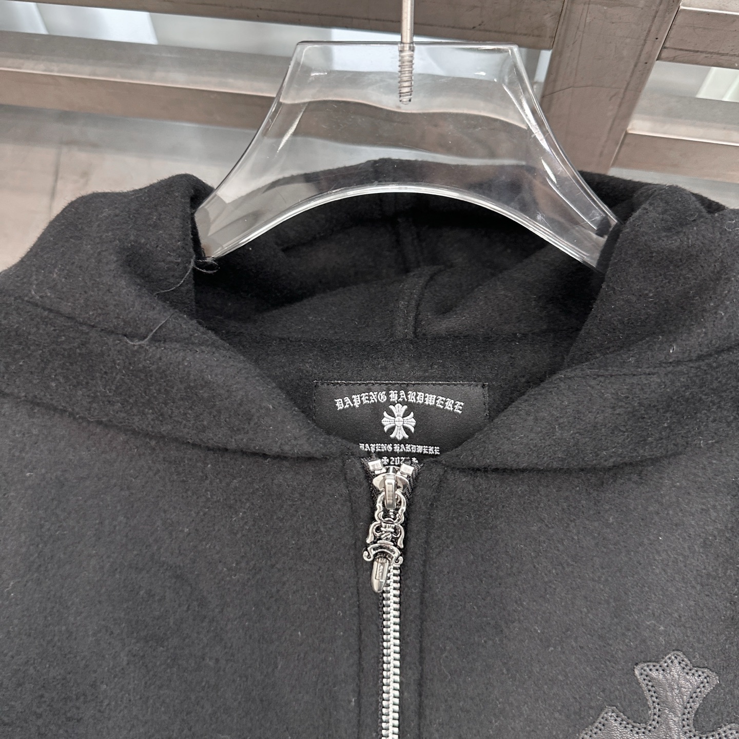 克罗心 ｜ 新款休闲上衣，经典手工刺绣十字标，50%羊毛混纺面料，男女同款，尺码sml