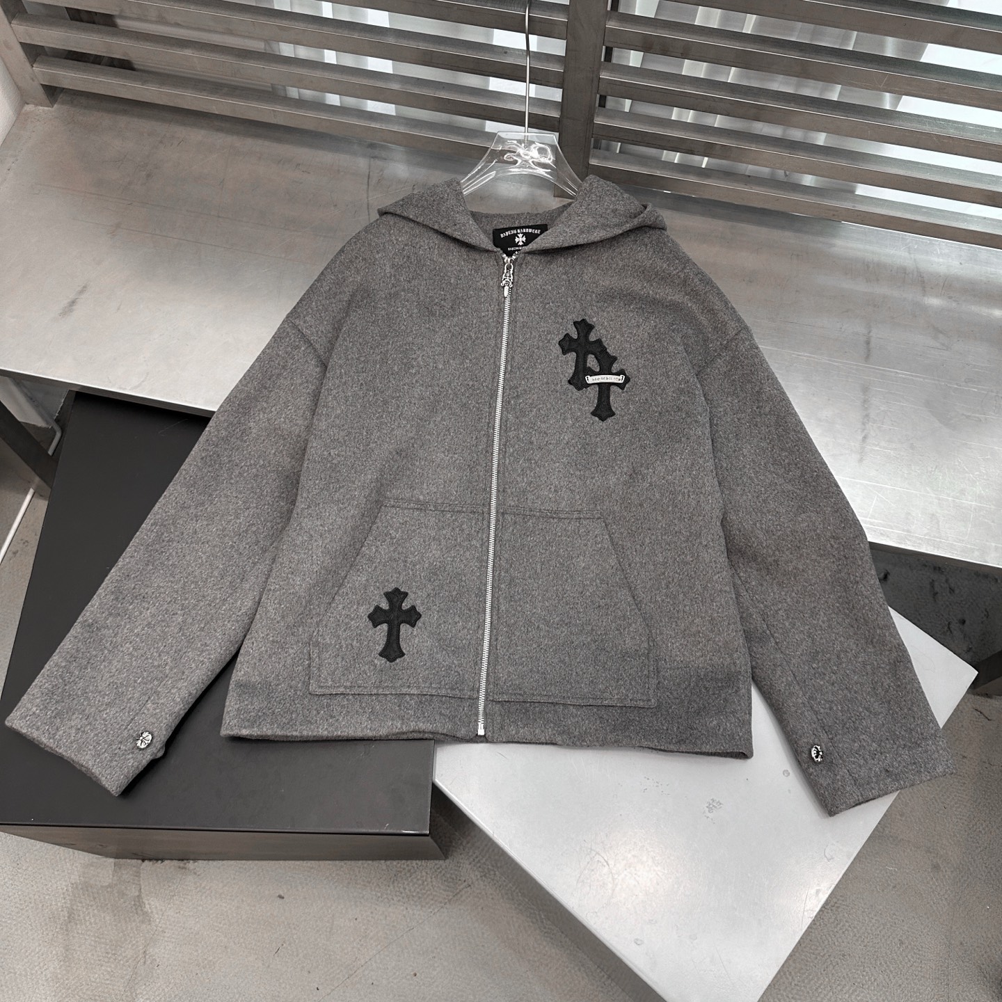 克罗心 ｜ 新款休闲上衣，经典手工刺绣十字标，50%羊毛混纺面料，男女同款，尺码sml