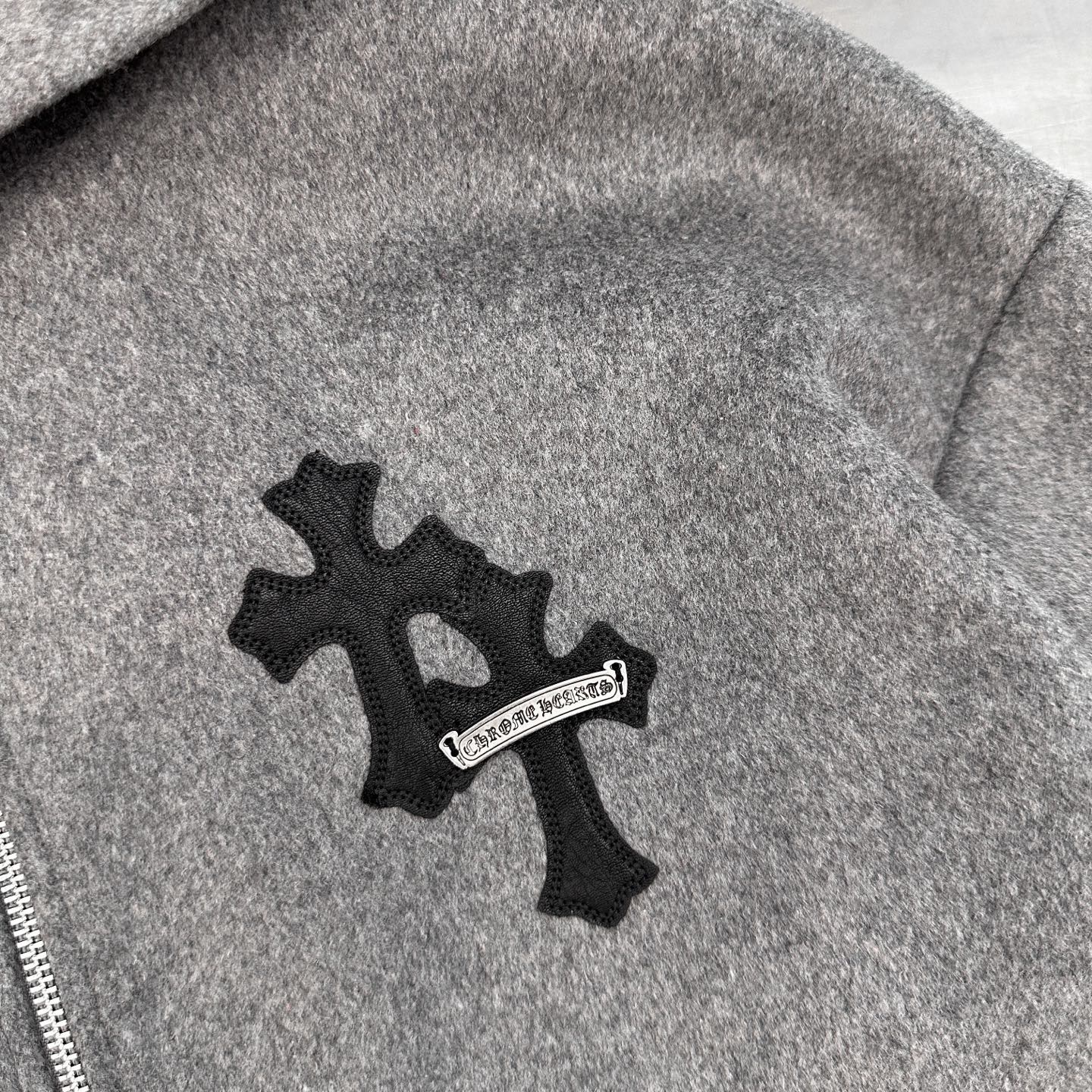 克罗心 ｜ 新款休闲上衣，经典手工刺绣十字标，50%羊毛混纺面料，男女同款，尺码sml