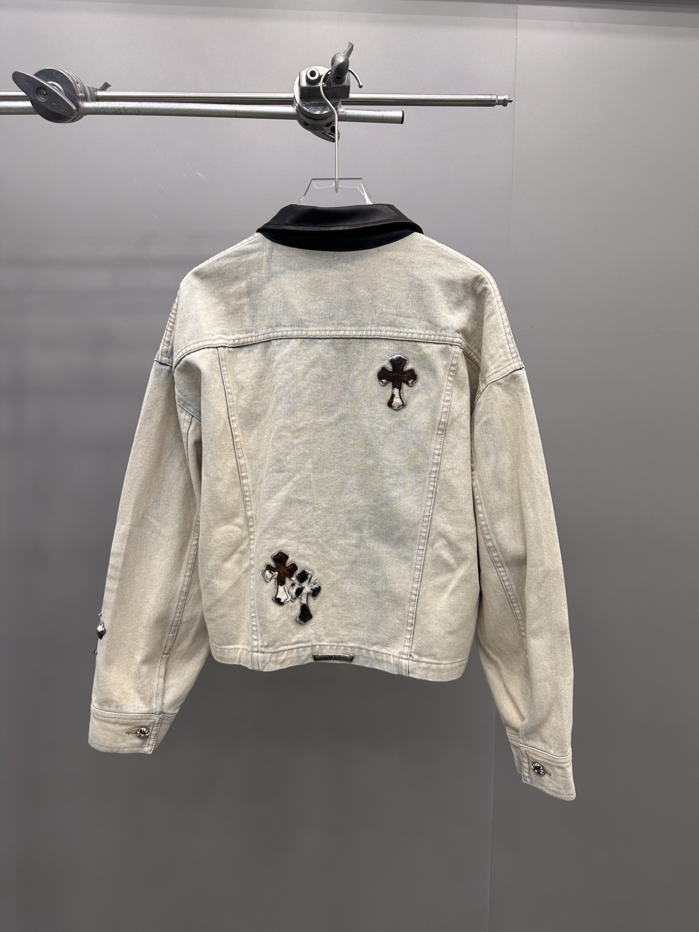 克罗心 ｜ 新款休闲牛仔上衣，经典手工刺绣马毛十字标，牛仔重炒色工艺，休闲时尚，尺码sml