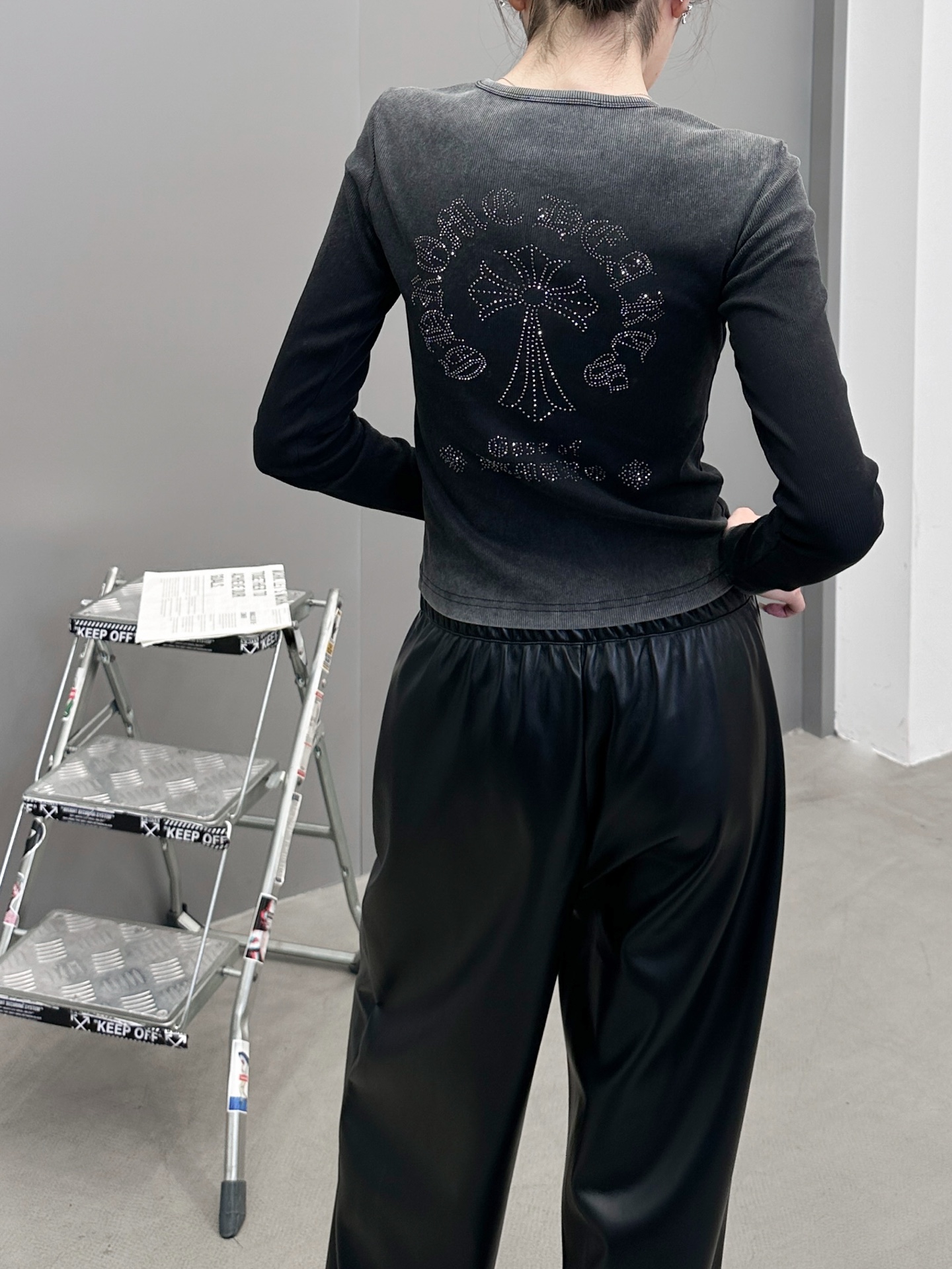 克罗心 ｜ 新款长袖t，成衣洗水炒色喷色烫钻工艺，时尚休闲，尺码sml