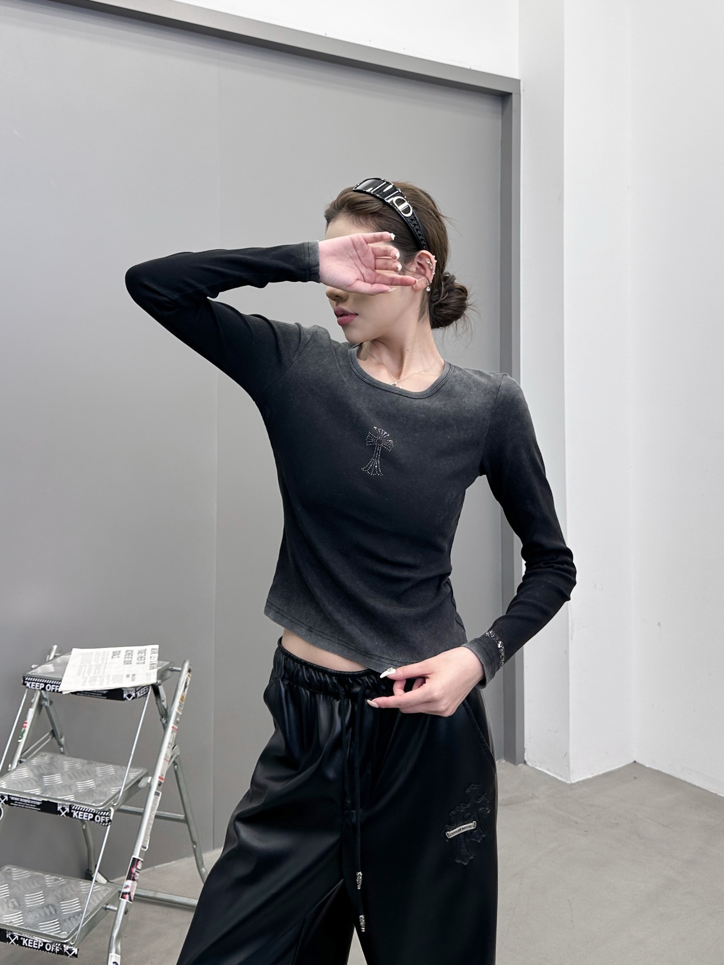 克罗心 ｜ 新款长袖t，成衣洗水炒色喷色烫钻工艺，时尚休闲，尺码sml