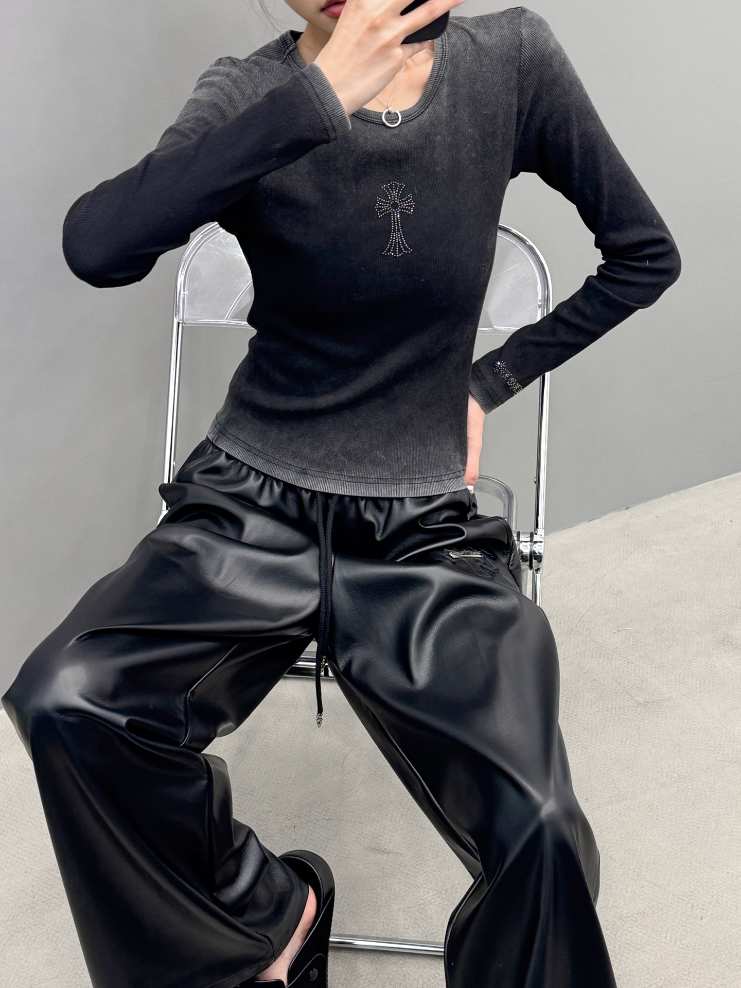 克罗心 ｜ 新款长袖t，成衣洗水炒色喷色烫钻工艺，时尚休闲，尺码sml