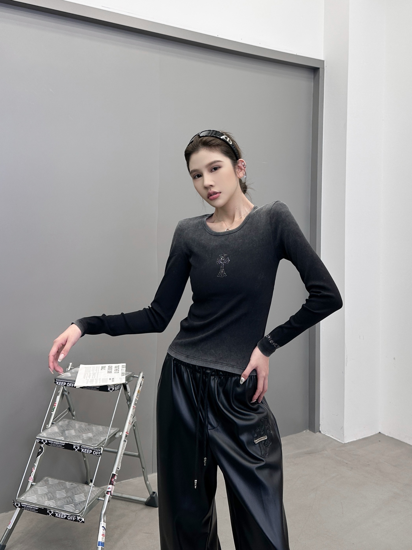 克罗心 ｜ 新款长袖t，成衣洗水炒色喷色烫钻工艺，时尚休闲，尺码sml