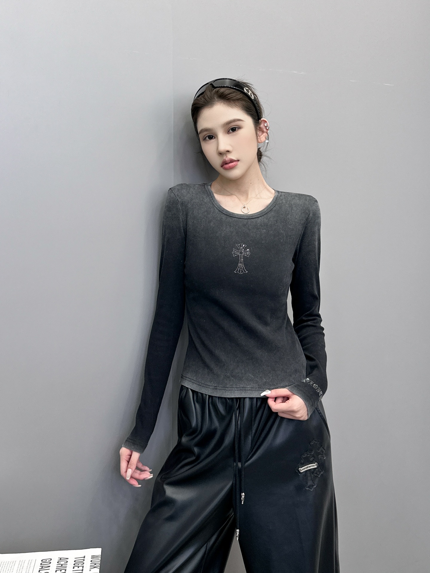 克罗心 ｜ 新款长袖t，成衣洗水炒色喷色烫钻工艺，时尚休闲，尺码sml