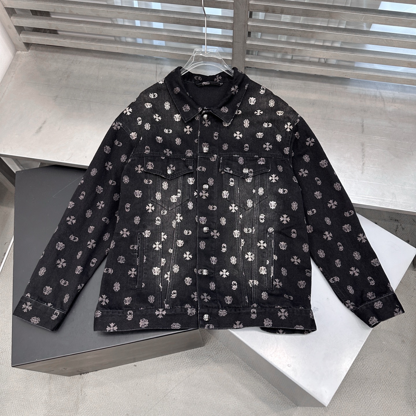 克罗心 ｜ 新款牛仔上衣，成衣洗水喷色工艺加坯布印花，男女同款，尺码sml