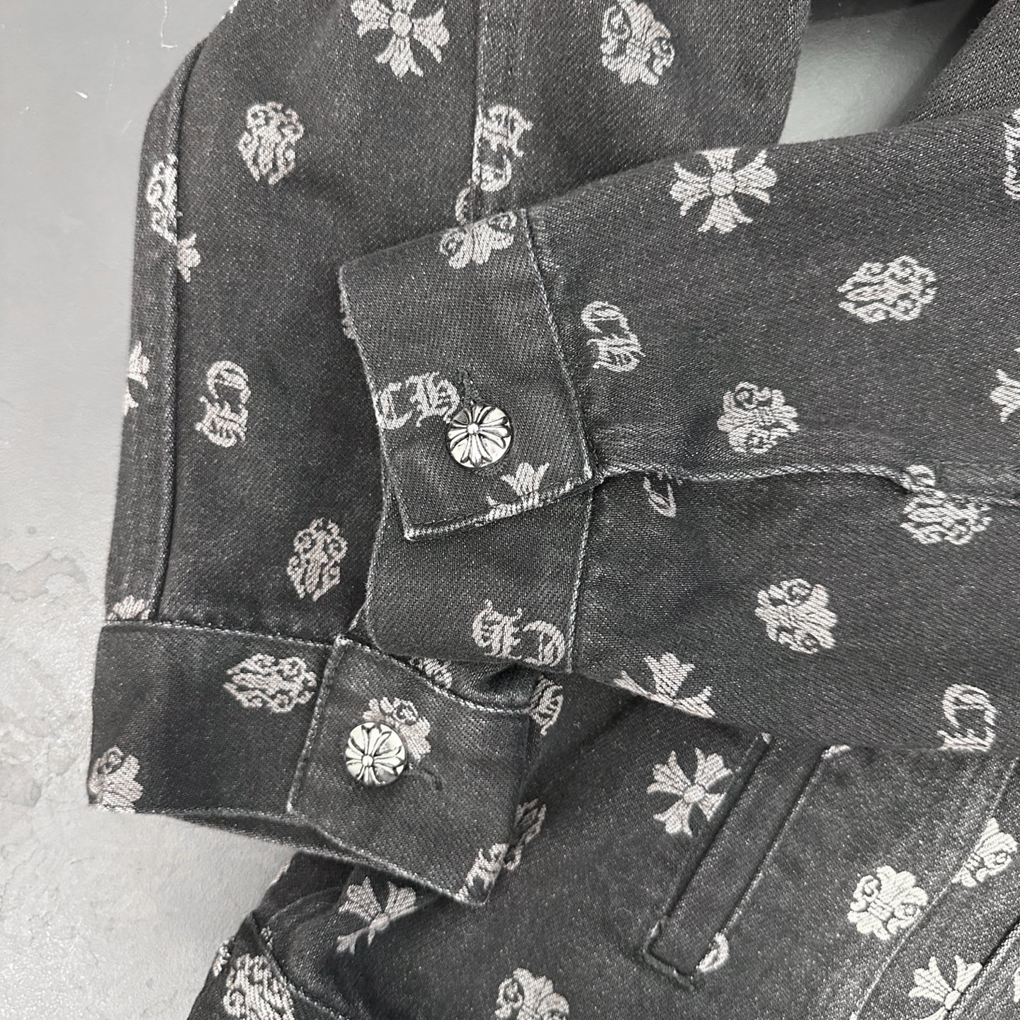 克罗心 ｜ 新款牛仔上衣，成衣洗水喷色工艺加坯布印花，男女同款，尺码sml