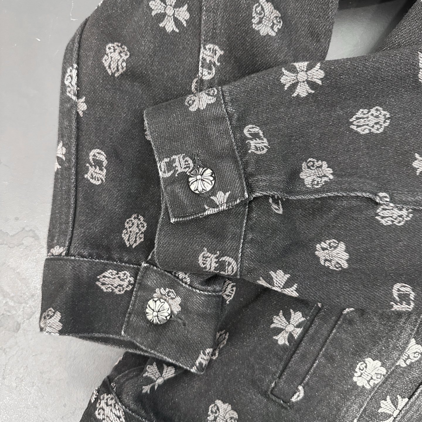 克罗心 ｜ 新款牛仔上衣，成衣洗水喷色工艺加坯布印花，男女同款，尺码sml