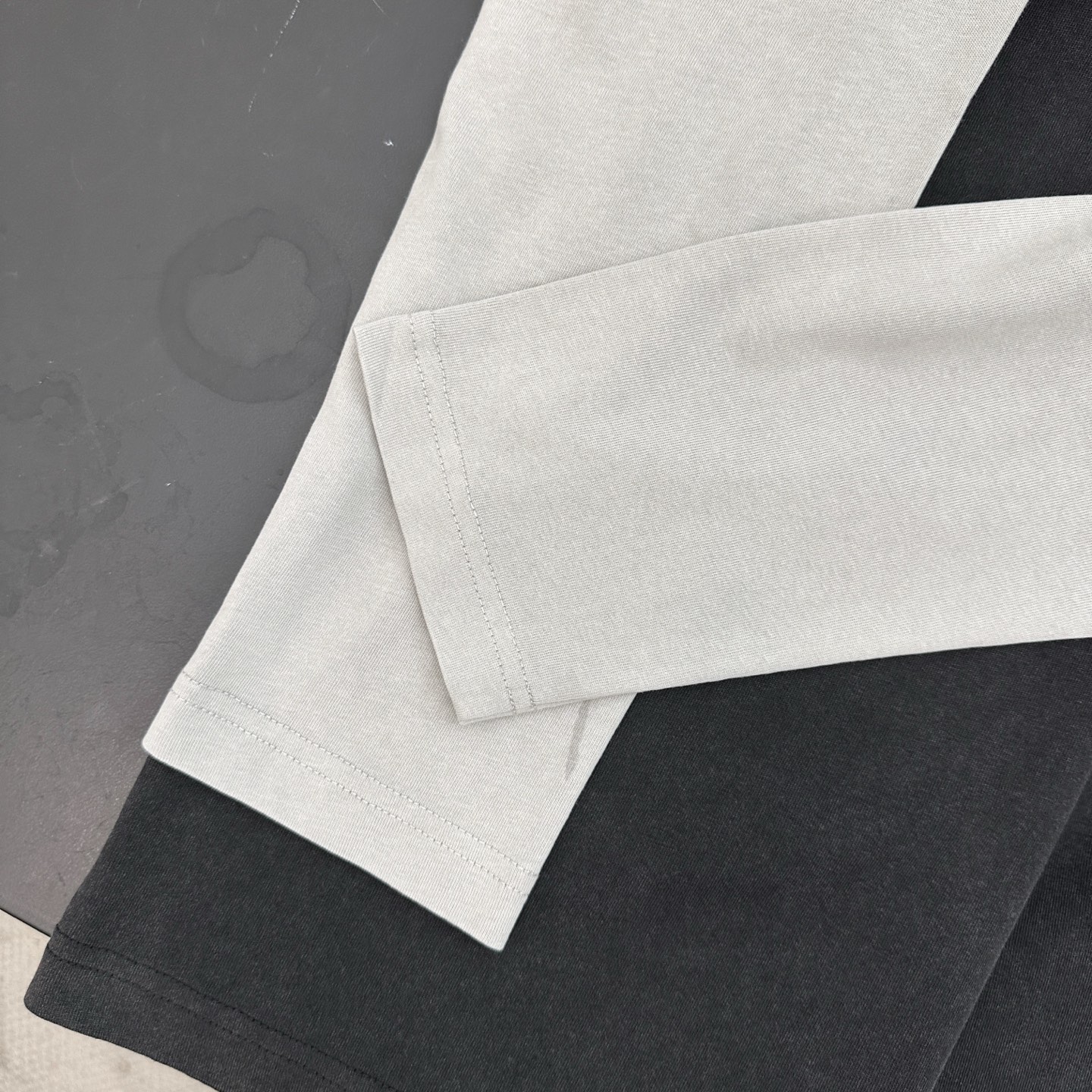 巴黎 ｜ 新款假两件长袖t，成衣洗水炒色加成衣前后印花工艺，假两件做工，男女同款，尺码sml