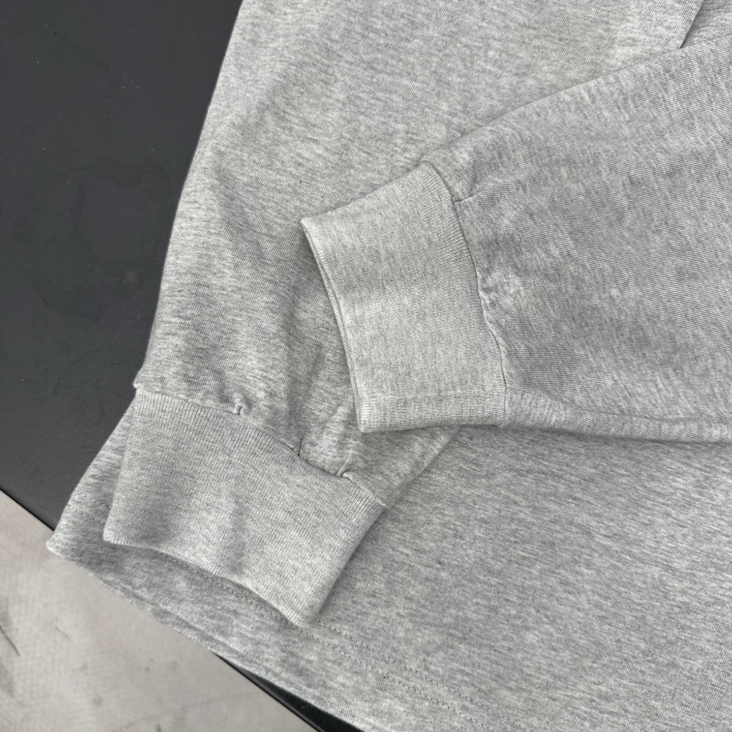 巴黎 ｜ 新款长袖t，成衣洗水炒色工艺加经典刺绣标，男女同款，尺码sml