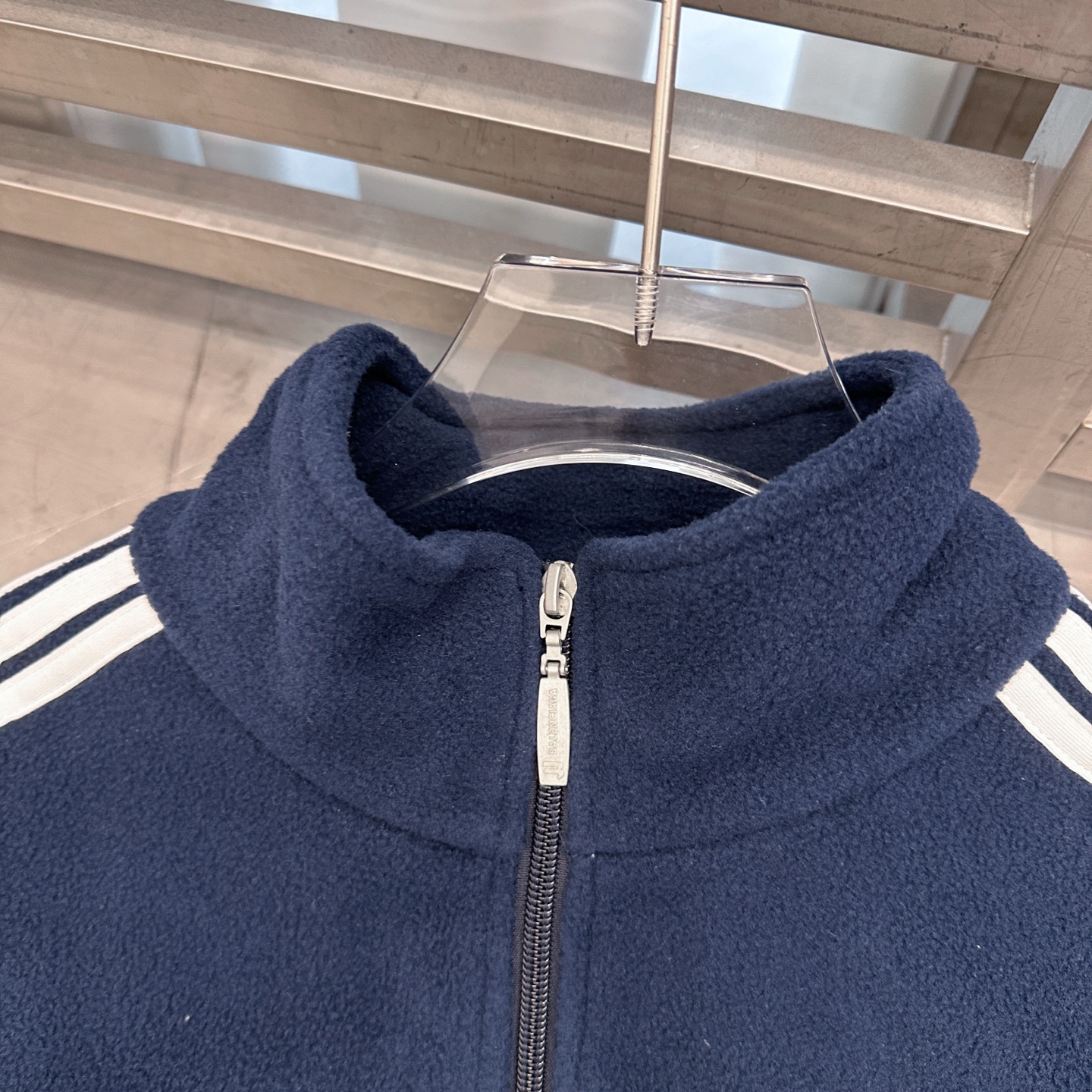 巴黎 ｜ 新款休闲上衣，经典刺绣标，手工车侧杠，摇粒绒保暖面料，男女同款，尺码sml