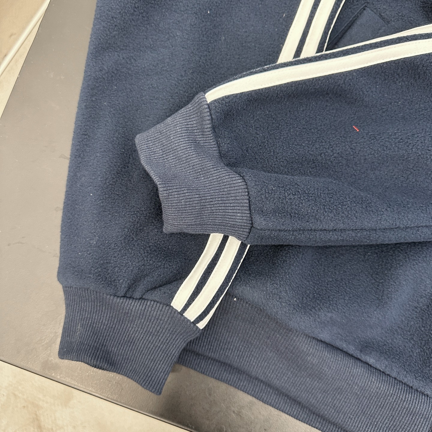 巴黎 ｜ 新款休闲上衣，经典刺绣标，手工车侧杠，摇粒绒保暖面料，男女同款，尺码sml