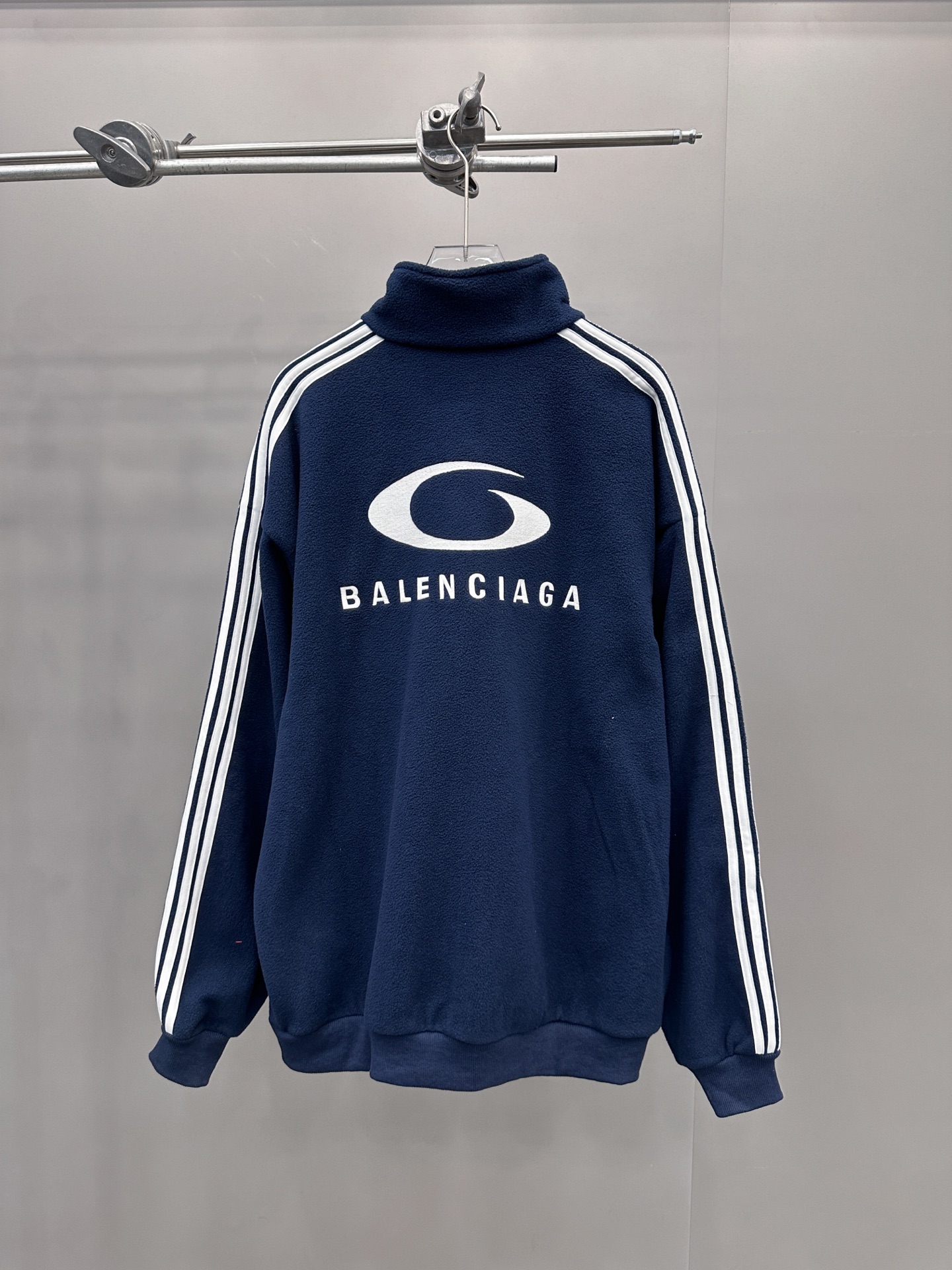 巴黎 ｜ 新款休闲上衣，经典刺绣标，手工车侧杠，摇粒绒保暖面料，男女同款，尺码sml