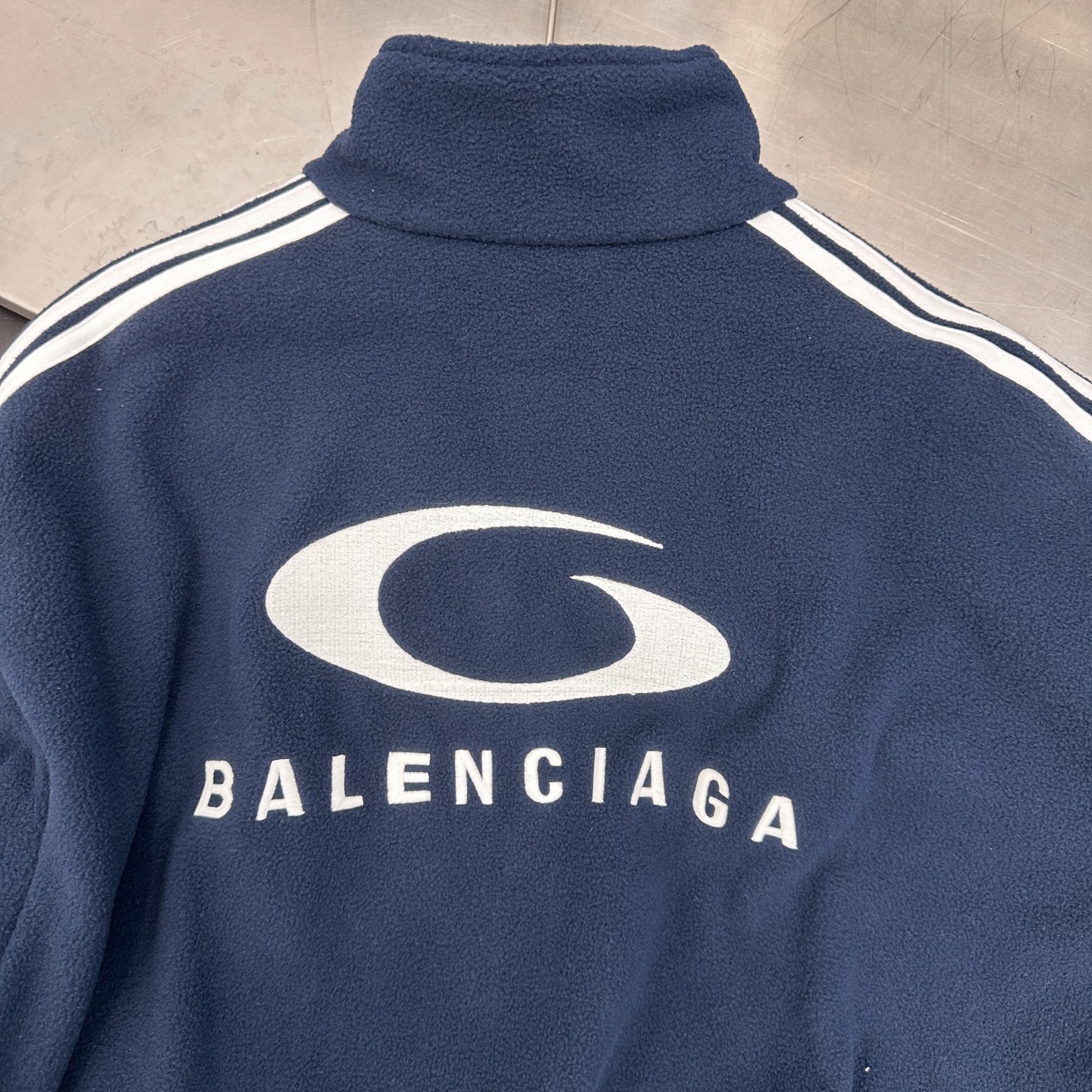 巴黎 ｜ 新款休闲上衣，经典刺绣标，手工车侧杠，摇粒绒保暖面料，男女同款，尺码sml