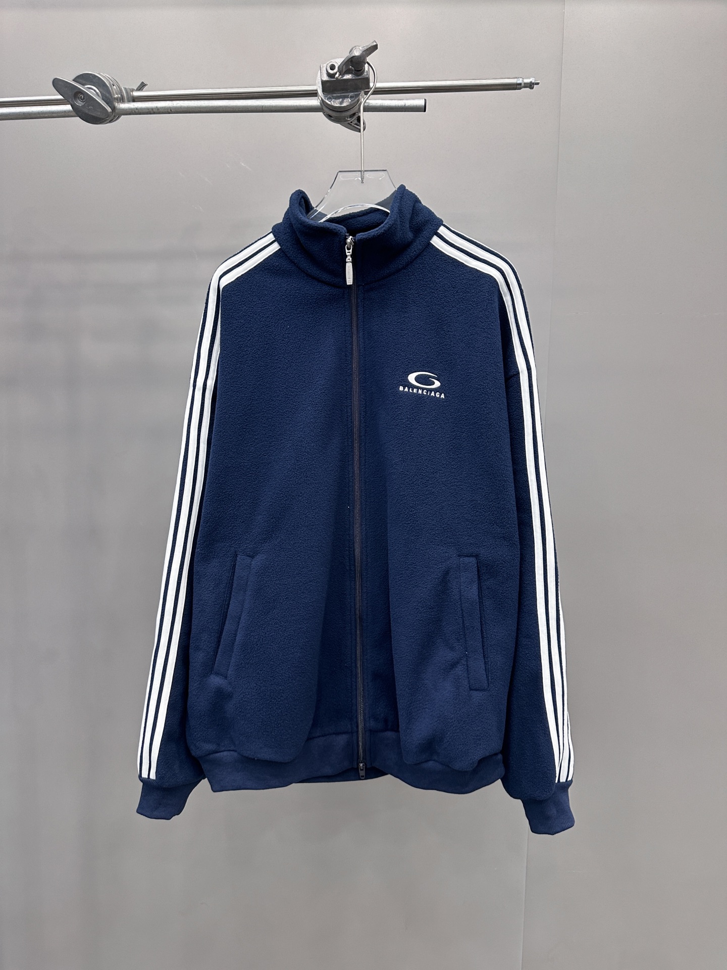 巴黎 ｜ 新款休闲上衣，经典刺绣标，手工车侧杠，摇粒绒保暖面料，男女同款，尺码sml