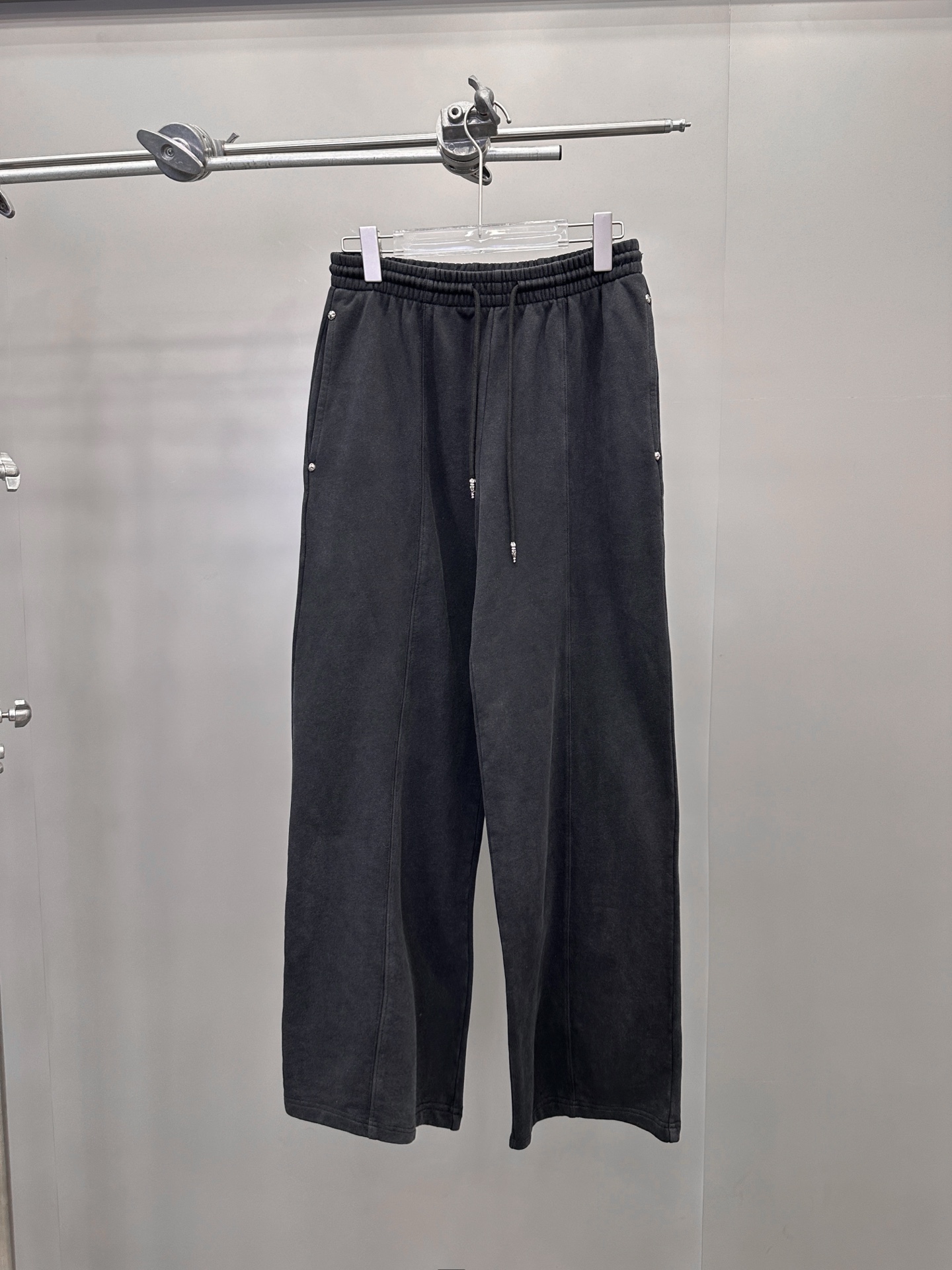 克罗心 ｜ 新款卫裤，成衣洗水炒色工艺加手工打钉，男女同款，尺码sml