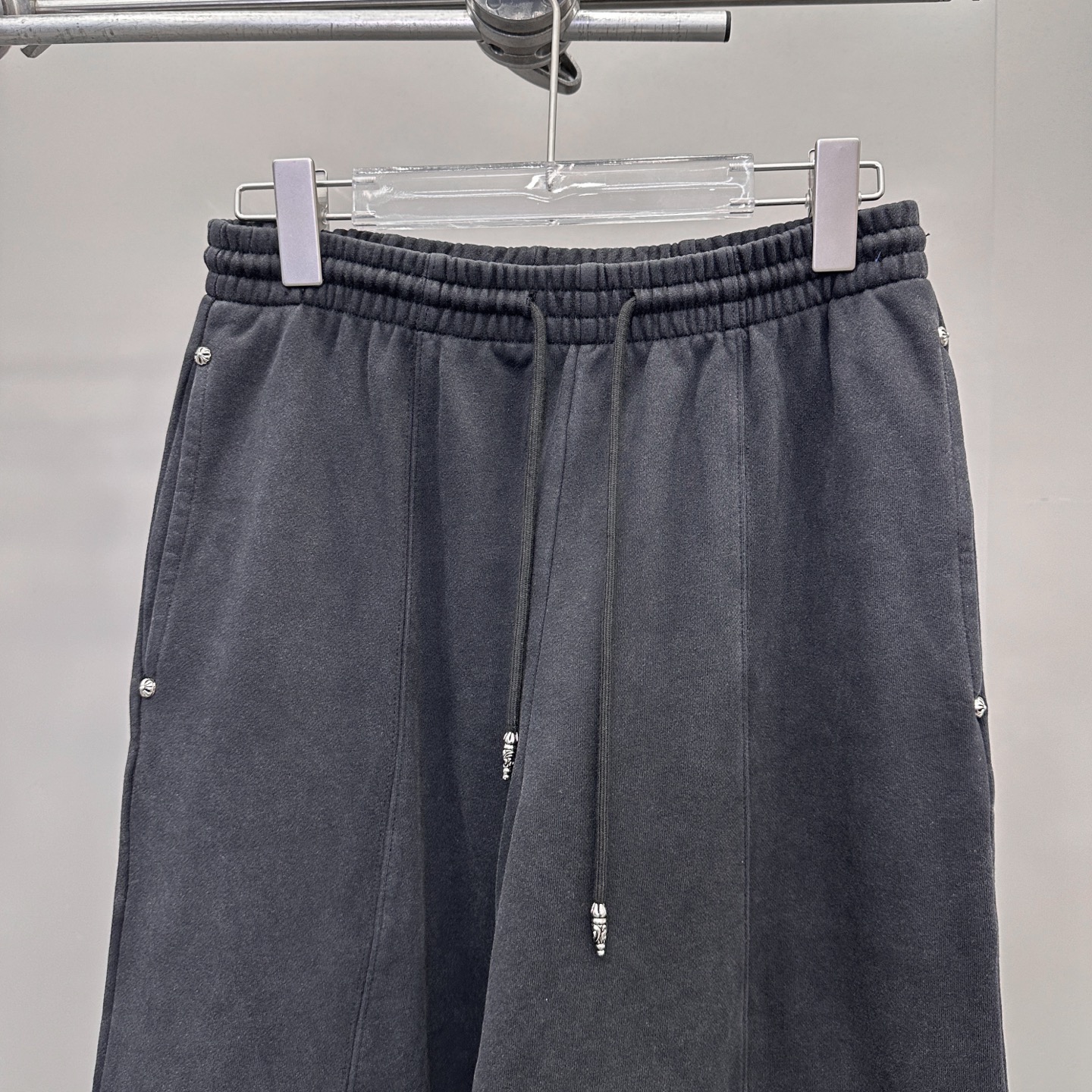 克罗心 ｜ 新款卫裤，成衣洗水炒色工艺加手工打钉，男女同款，尺码sml