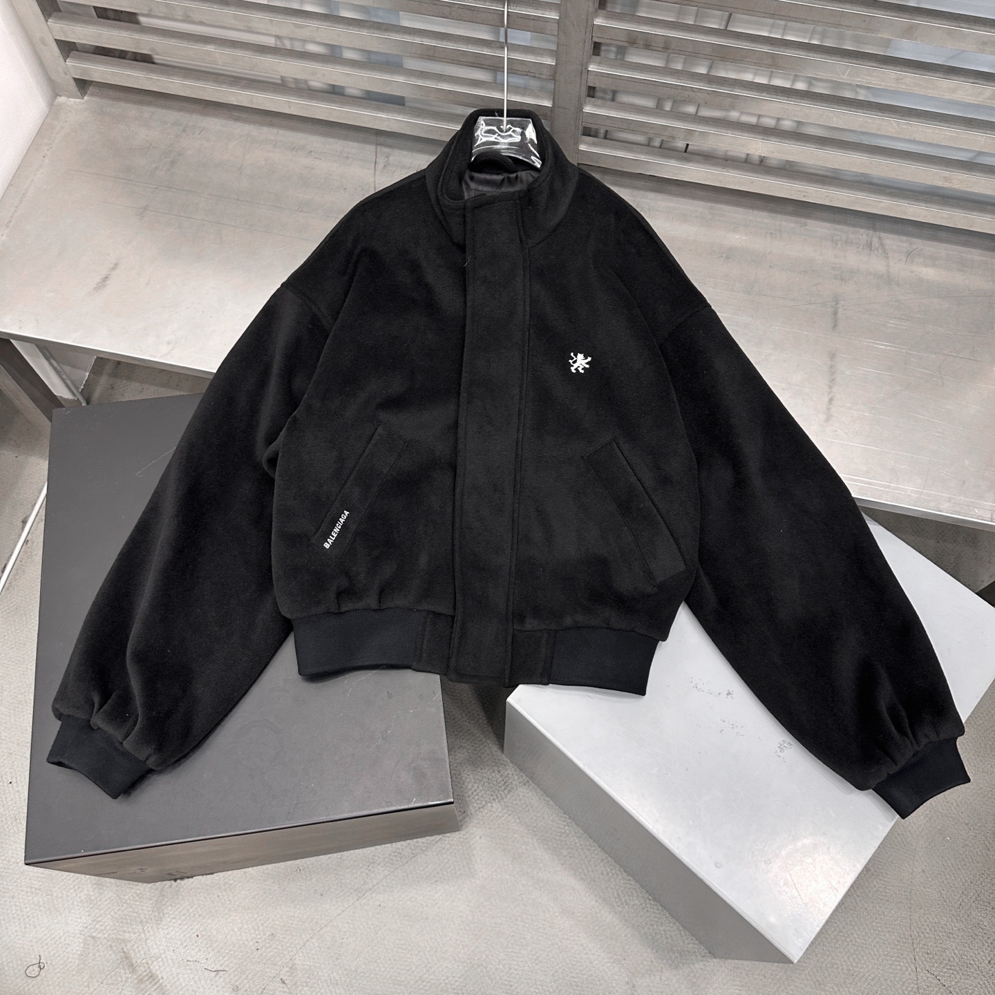 🆕巴黎 ｜ 新款休闲外套，经典刺绣标，进口环保混纺面料，休闲时尚，尺码sml