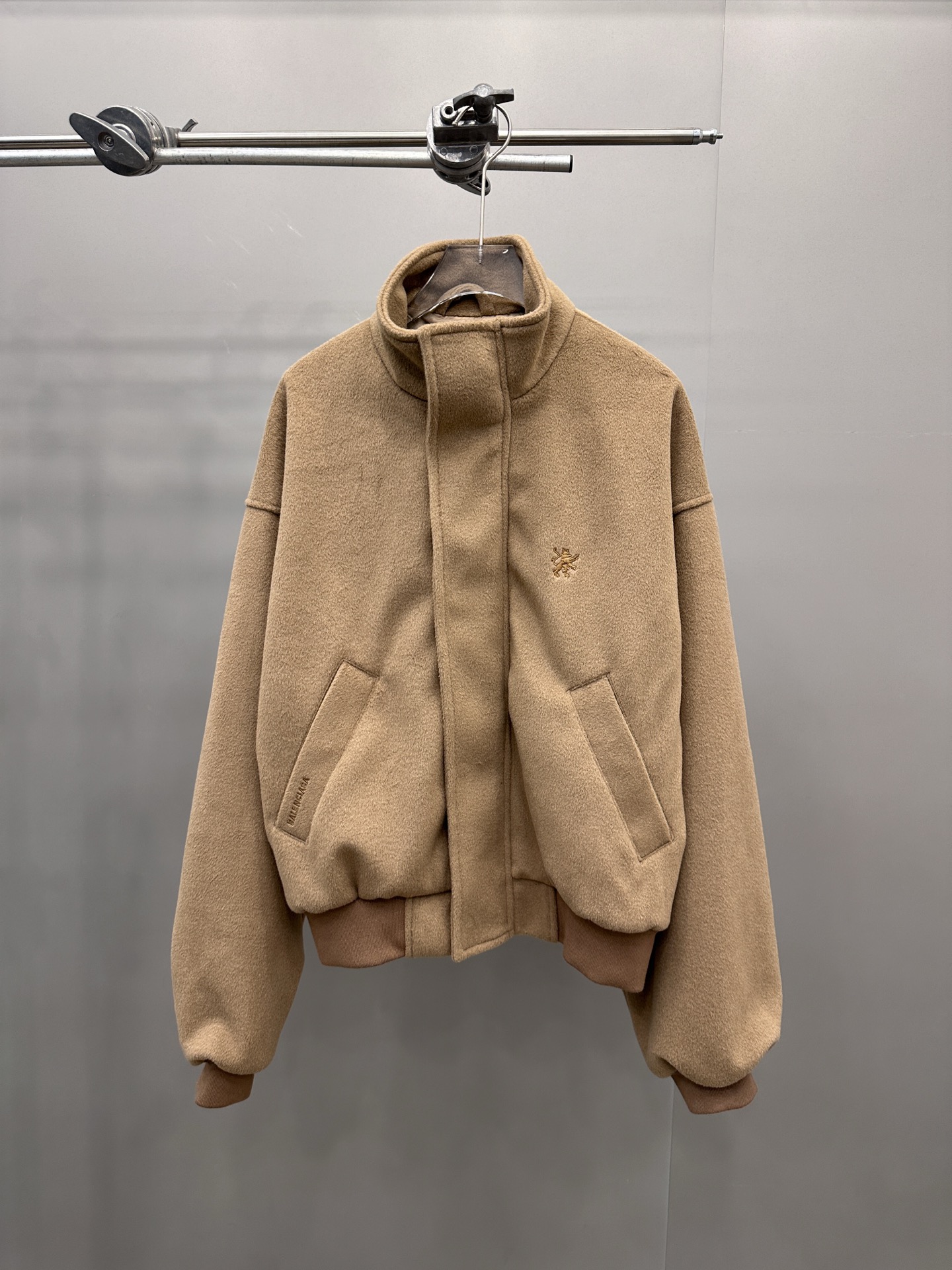 🆕巴黎 ｜ 新款休闲外套，经典刺绣标，进口环保混纺面料，休闲时尚，尺码sml