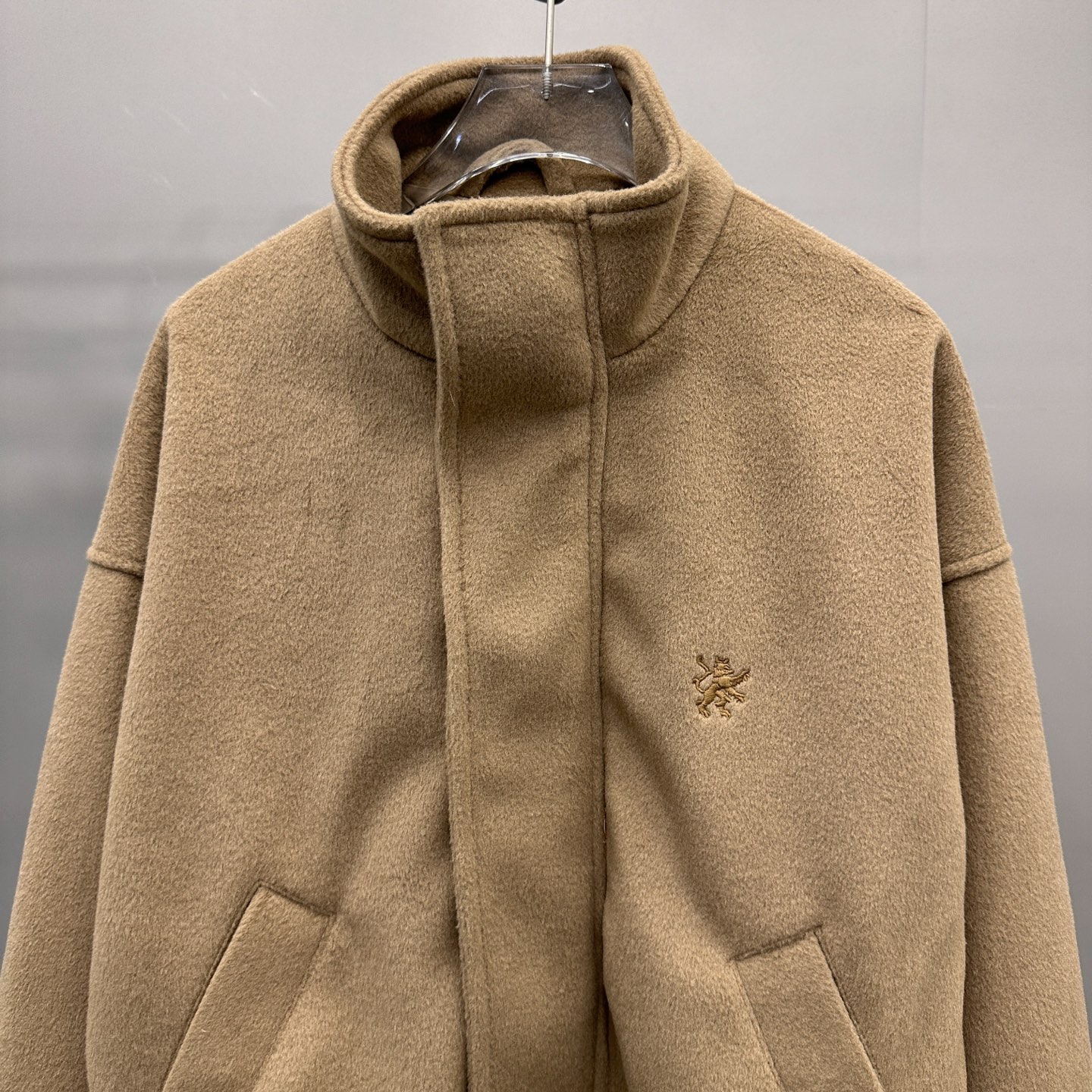 🆕巴黎 ｜ 新款休闲外套，经典刺绣标，进口环保混纺面料，休闲时尚，尺码sml