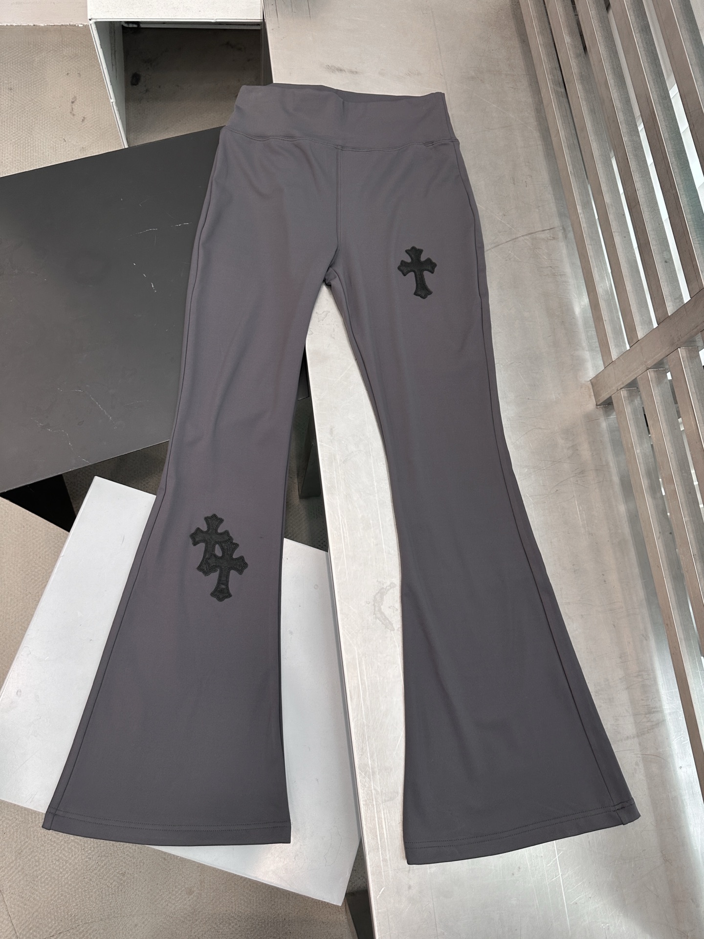 🆕克罗心 ｜ 新款瑜伽裤，经典手工刺绣十字标，运动休闲微喇加绒打底裤，尺码sml