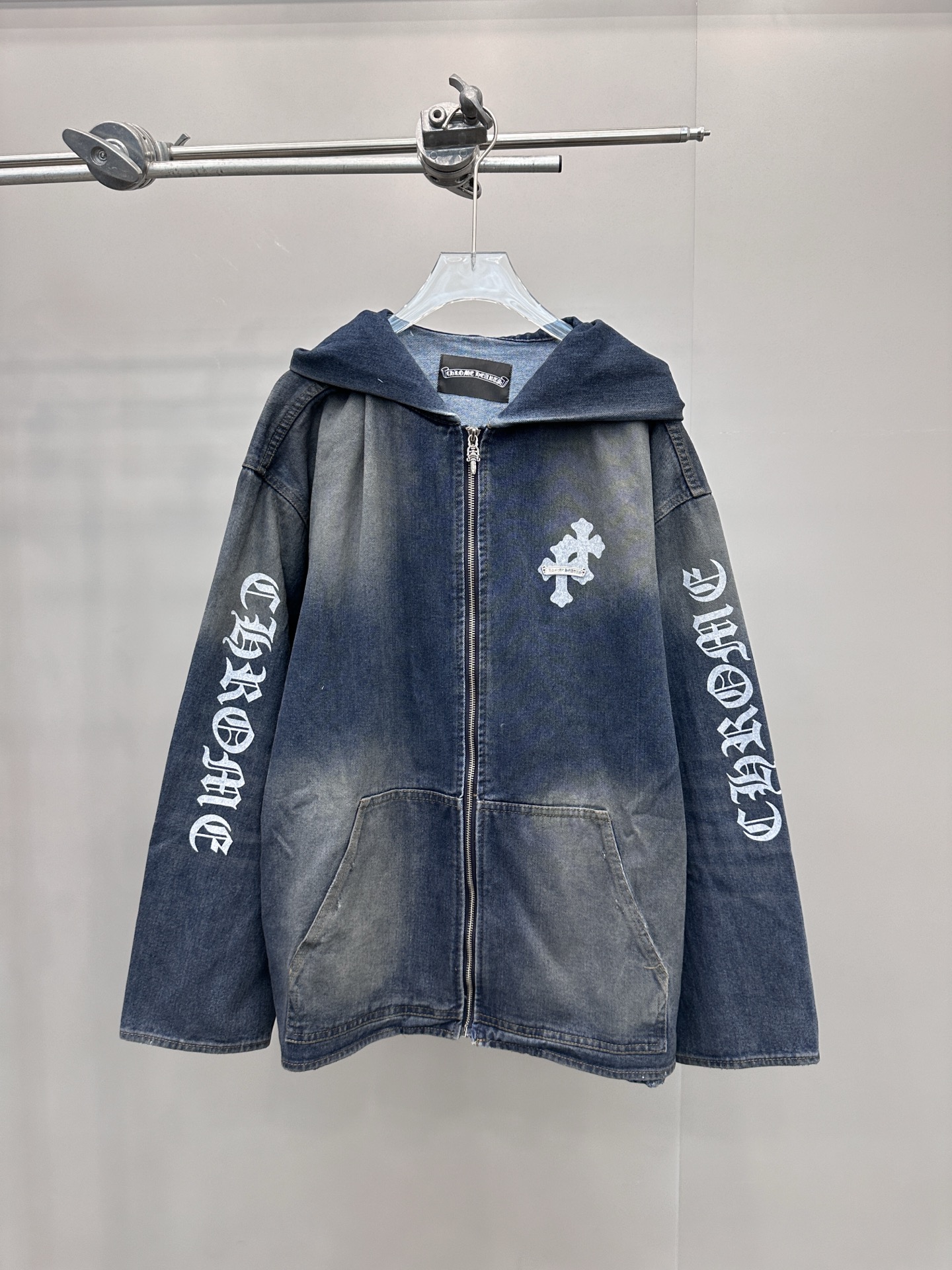 NO:637513,Chrome Hearts ｜ New denim jacket, ready-to-wear washed and sanded with 4 printings, same style for men and women, size sml, Chrome Hearts-Clothing, chrome hearts, jackets & coats, alexander wang19860909克罗心 ｜ 新款牛仔外套,成衣洗水吊磨泥浆工艺加4处印花,男女同款,尺码sml,克罗心-服装,chrome hearts,jackets & coats,alexander wang,Women's clothing