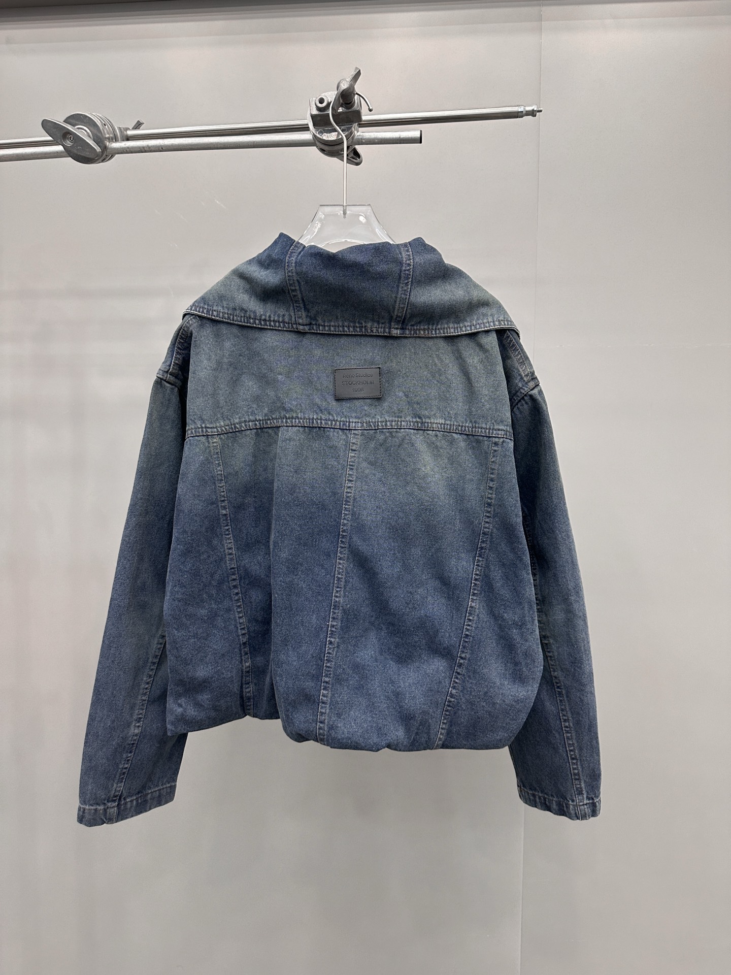 🆕Acne ｜ 新款牛仔上衣，成衣洗水喷色工艺，大翻领款式休闲时尚，尺码sml